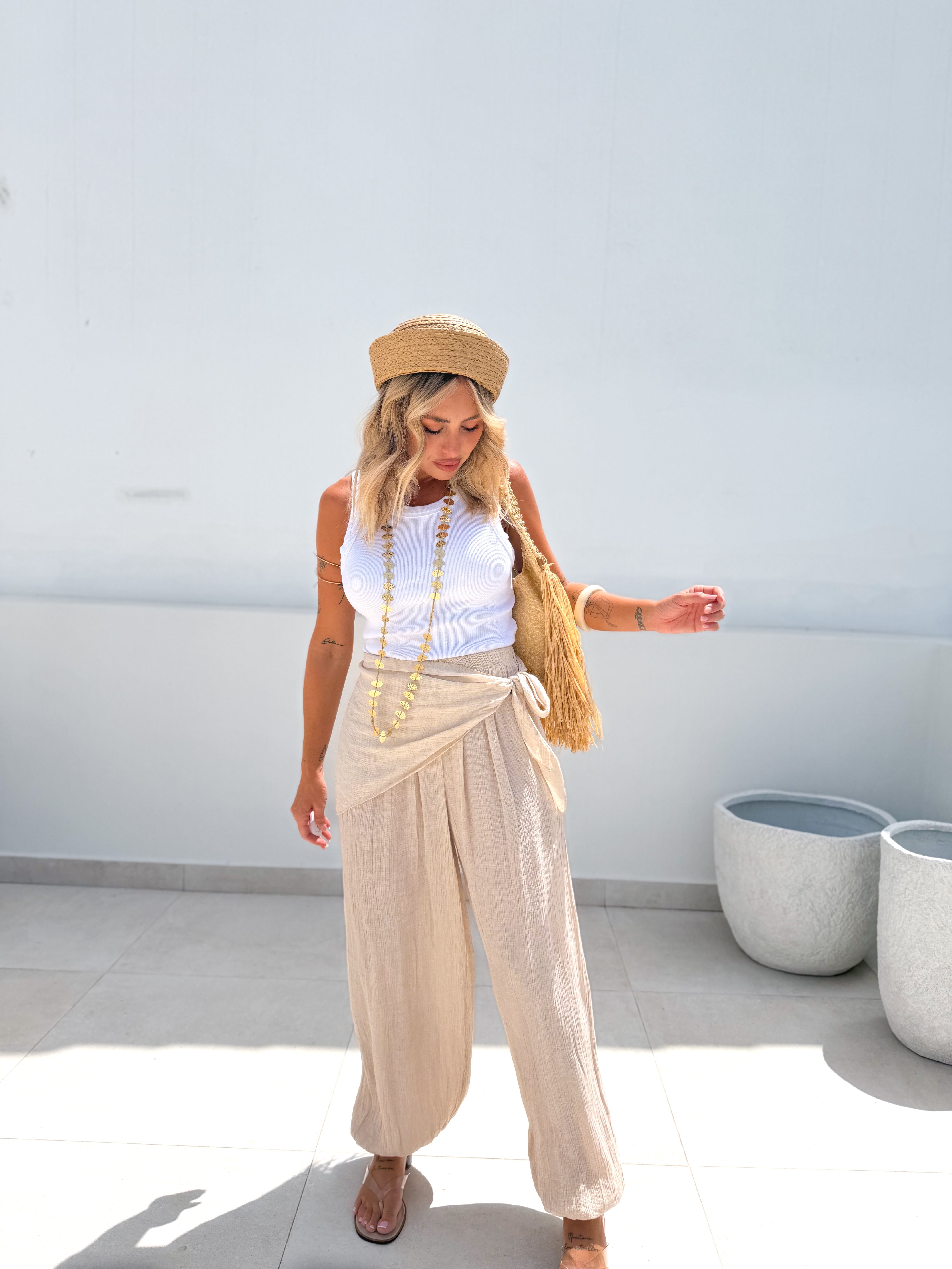 Pantalón bombacho anudado beige