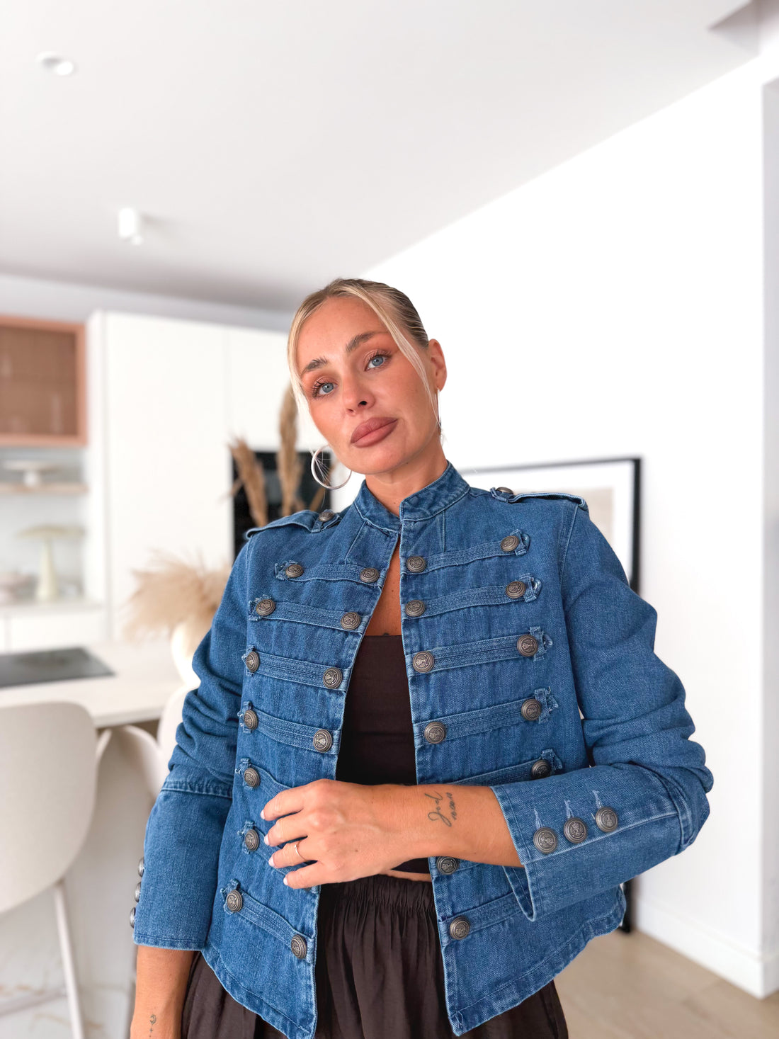 Americana denim abotonada