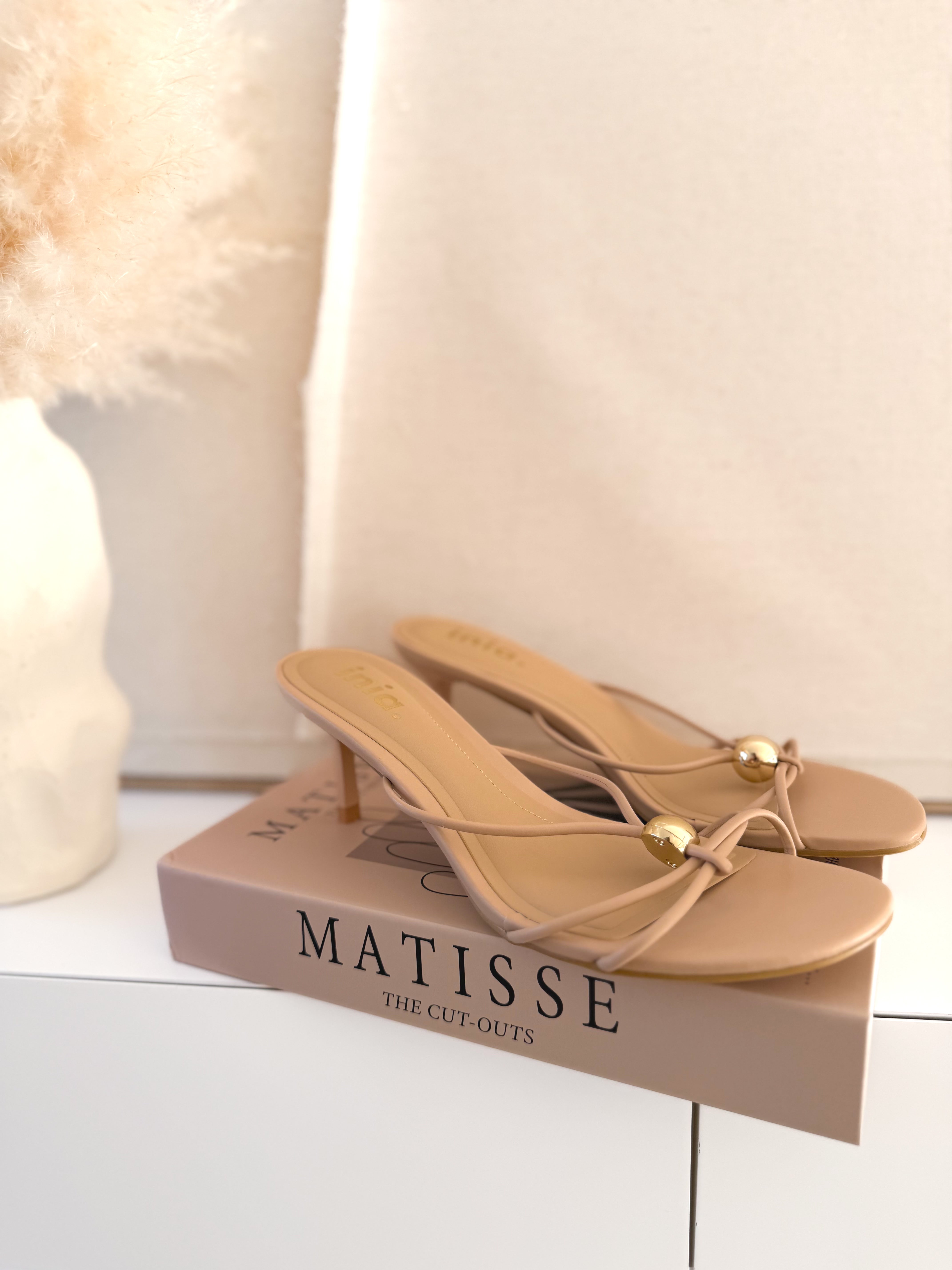 Sandalias tiras beige