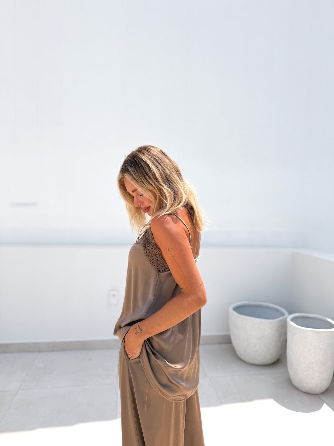 Tirante lencera satinada taupe