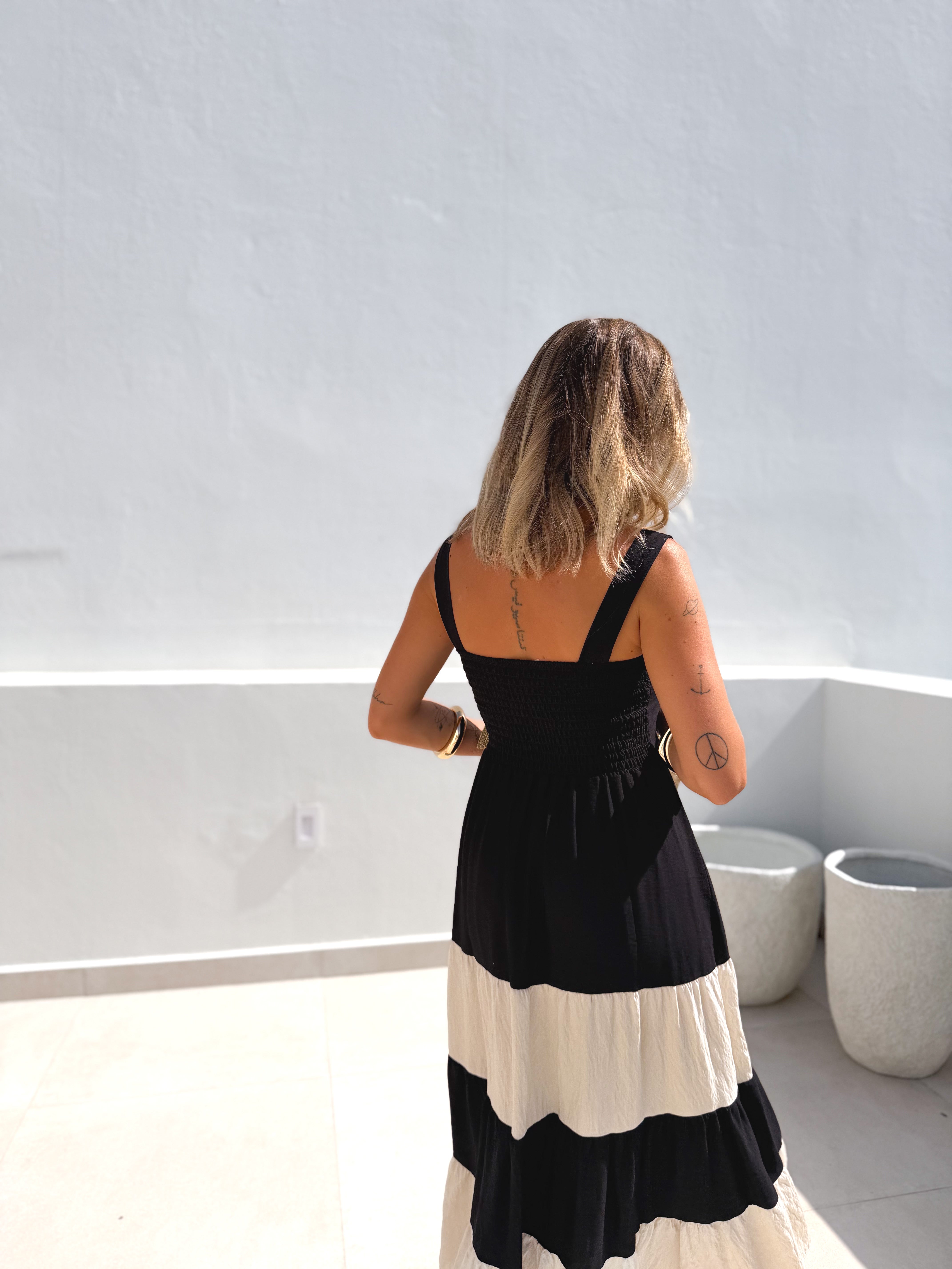 Vestido negro panelado