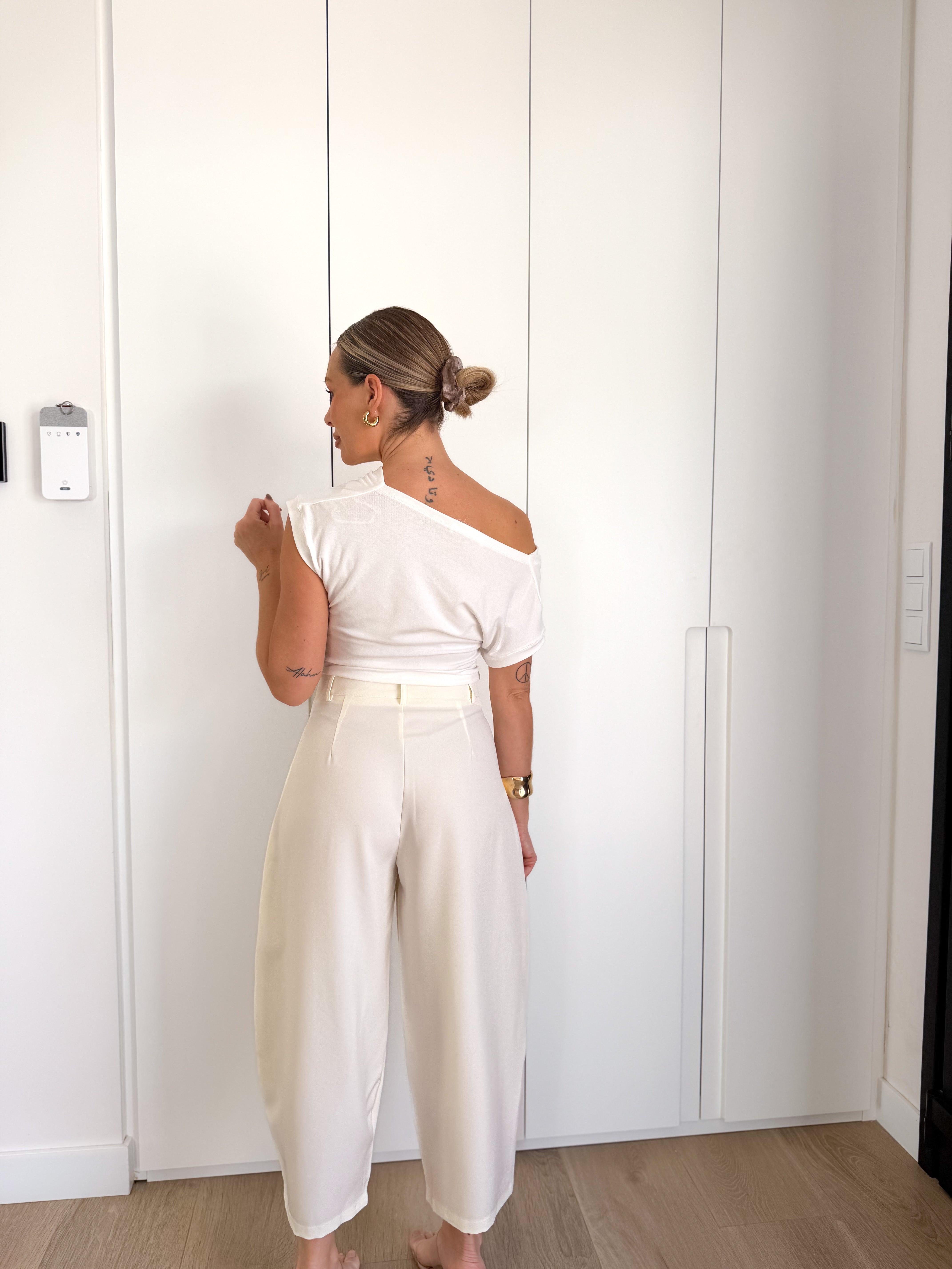 Pantalón pinza tobillero Hueso