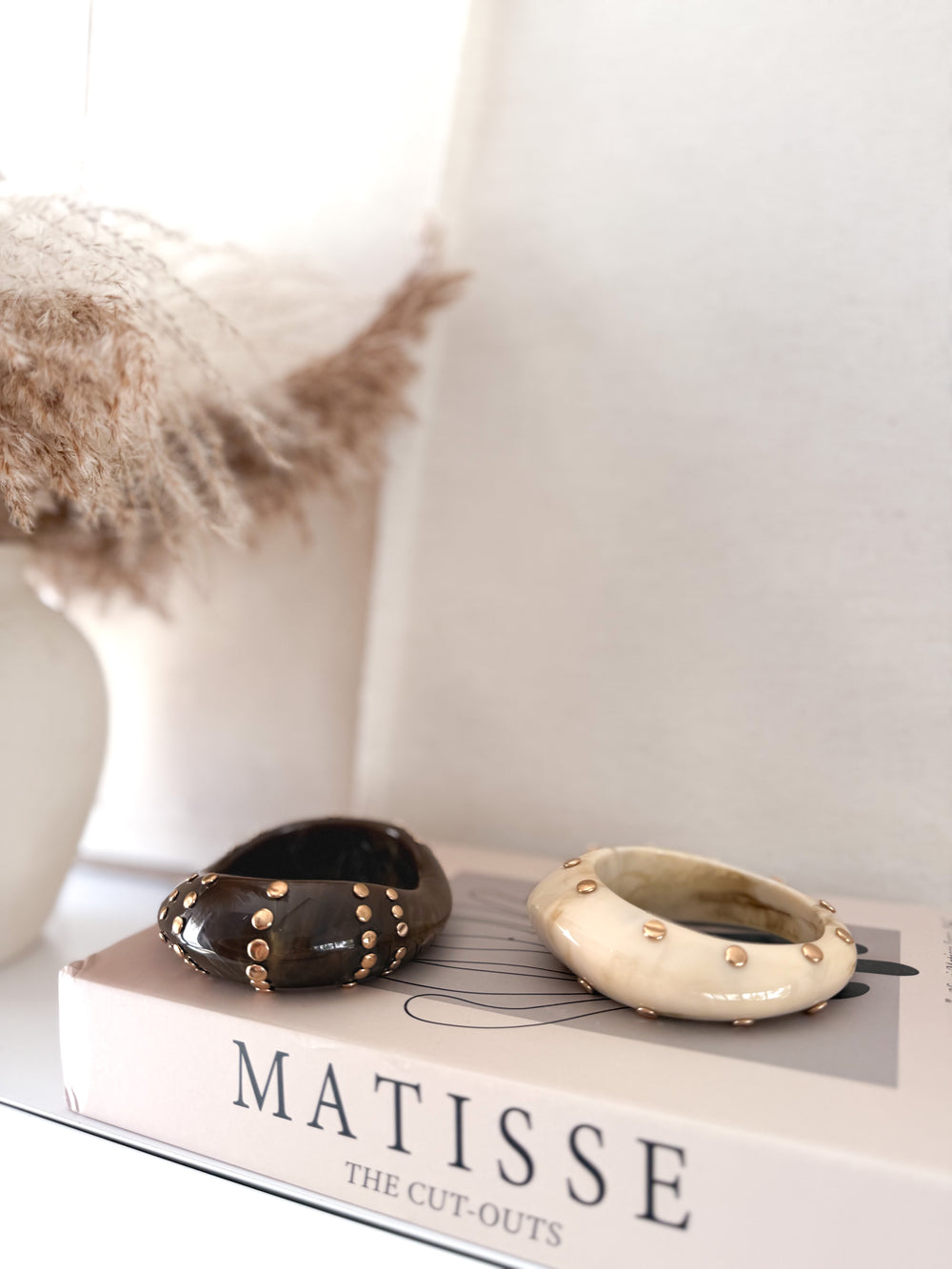 Pulseras nacar tachas