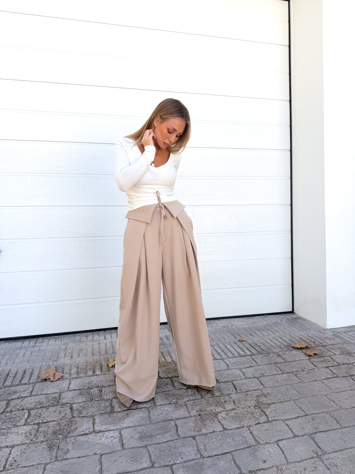 Pantalón amplio cintura doble beige