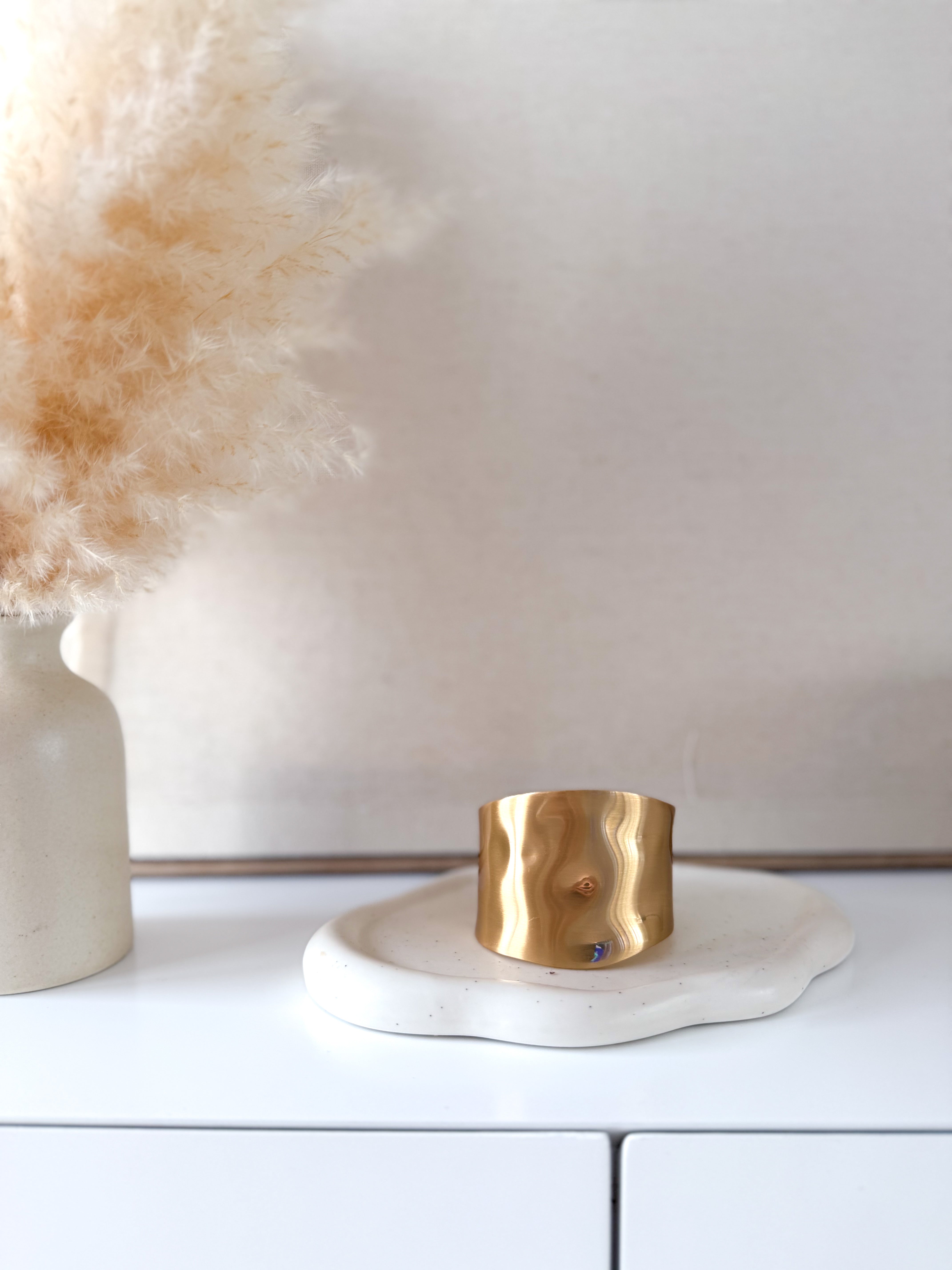 Brazalete dorado mate