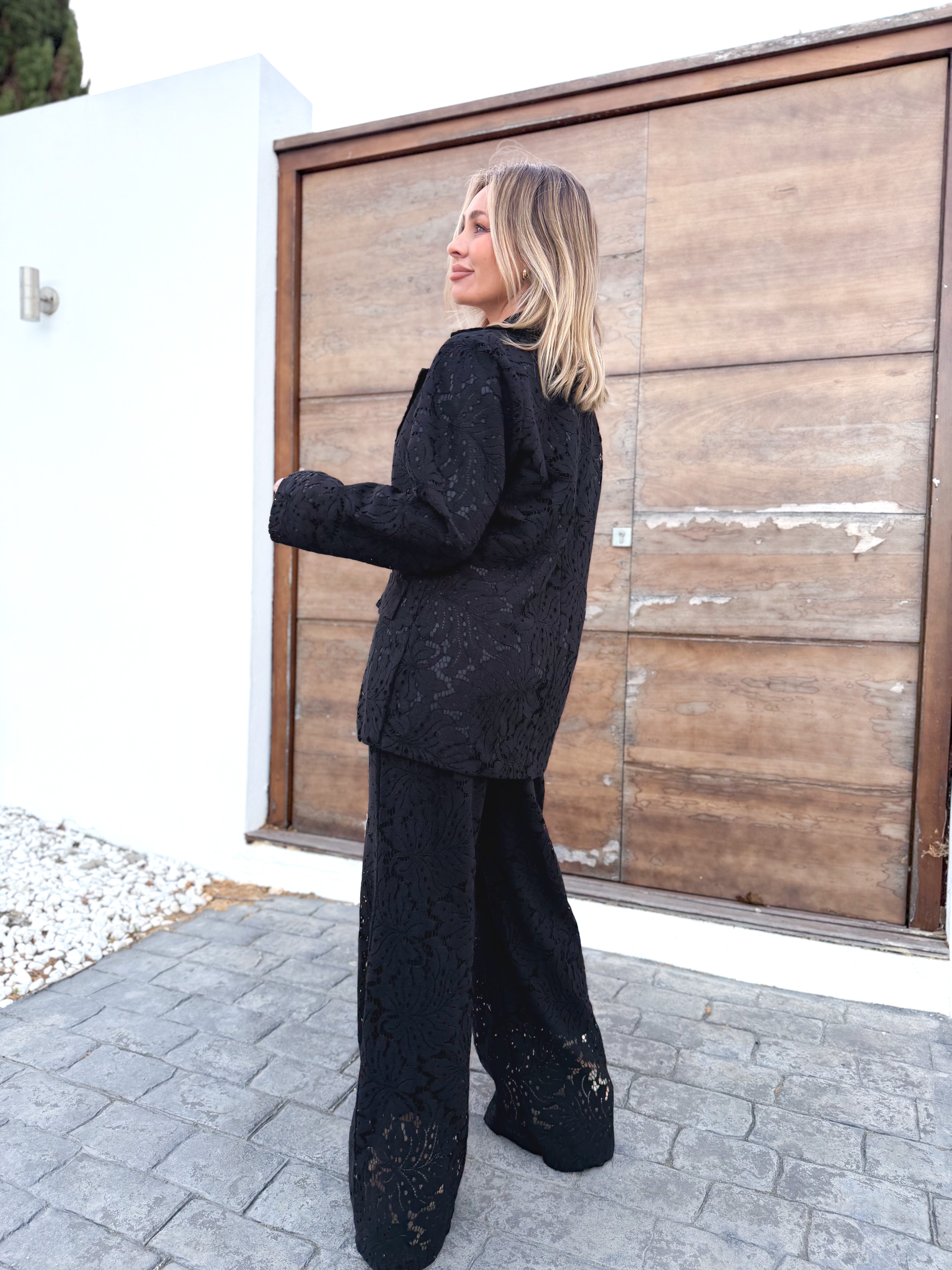 Blazer bordada KALA negro