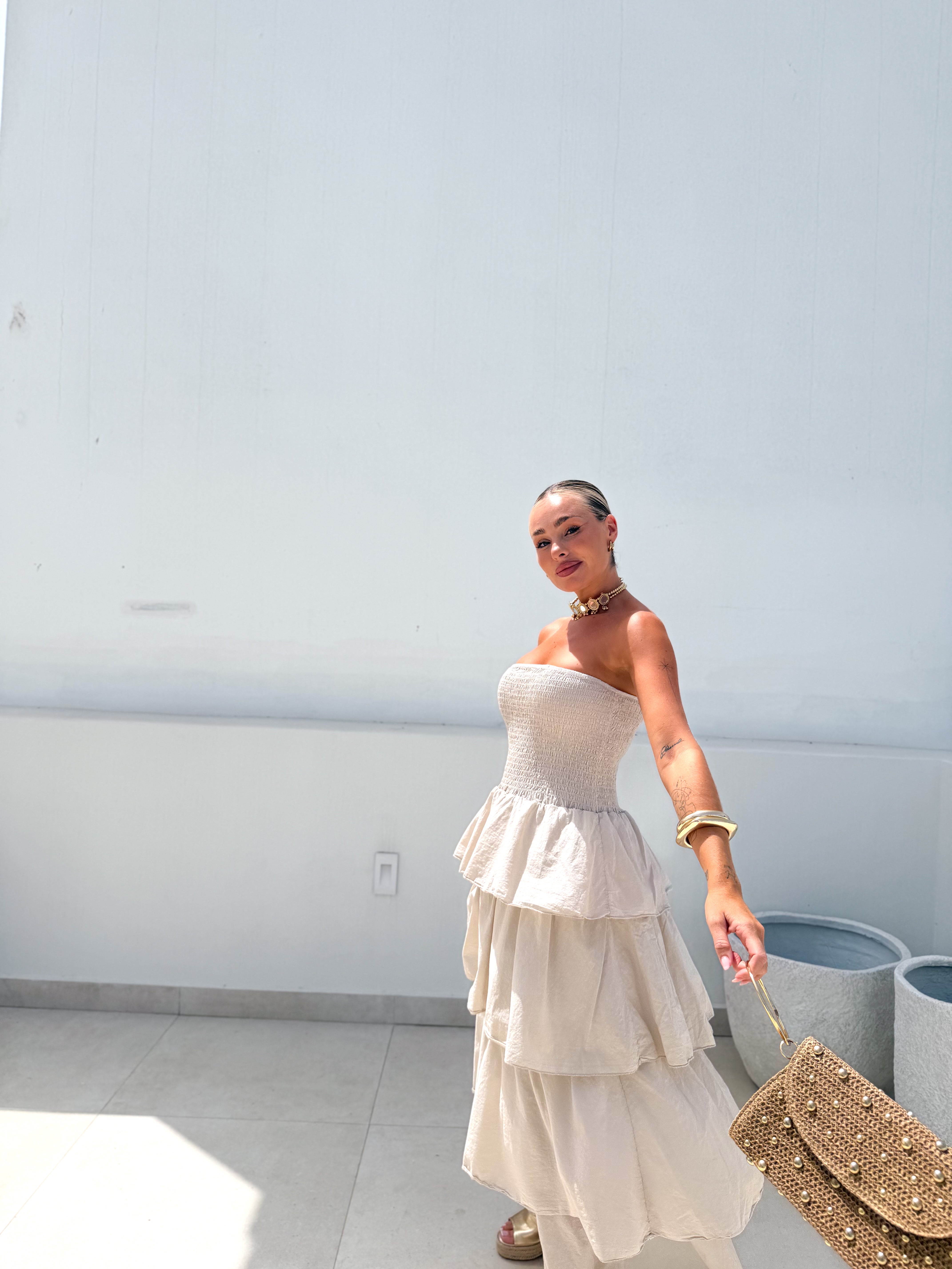 Vestido largo volantes beige