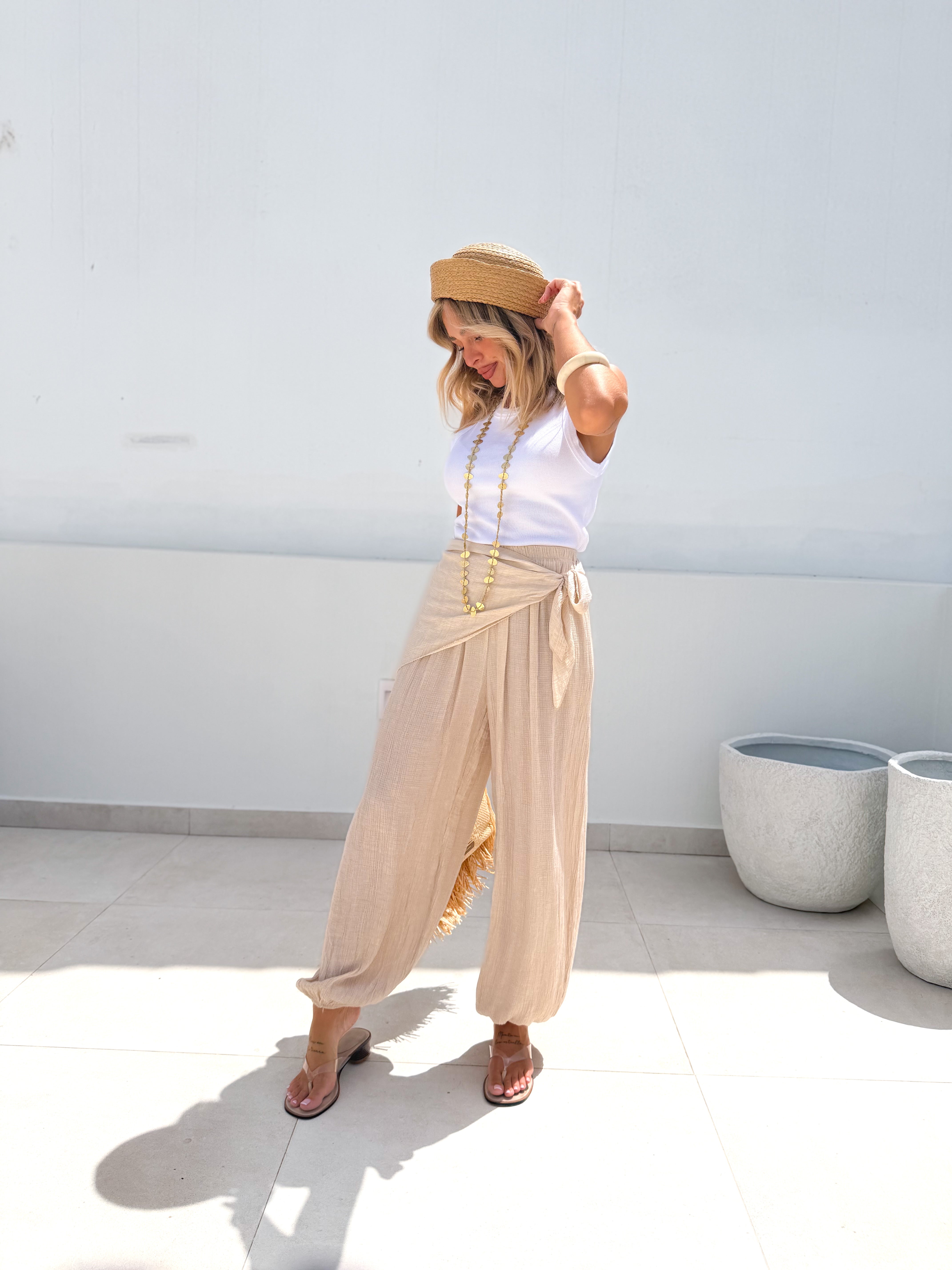 Pantalón bombacho anudado beige
