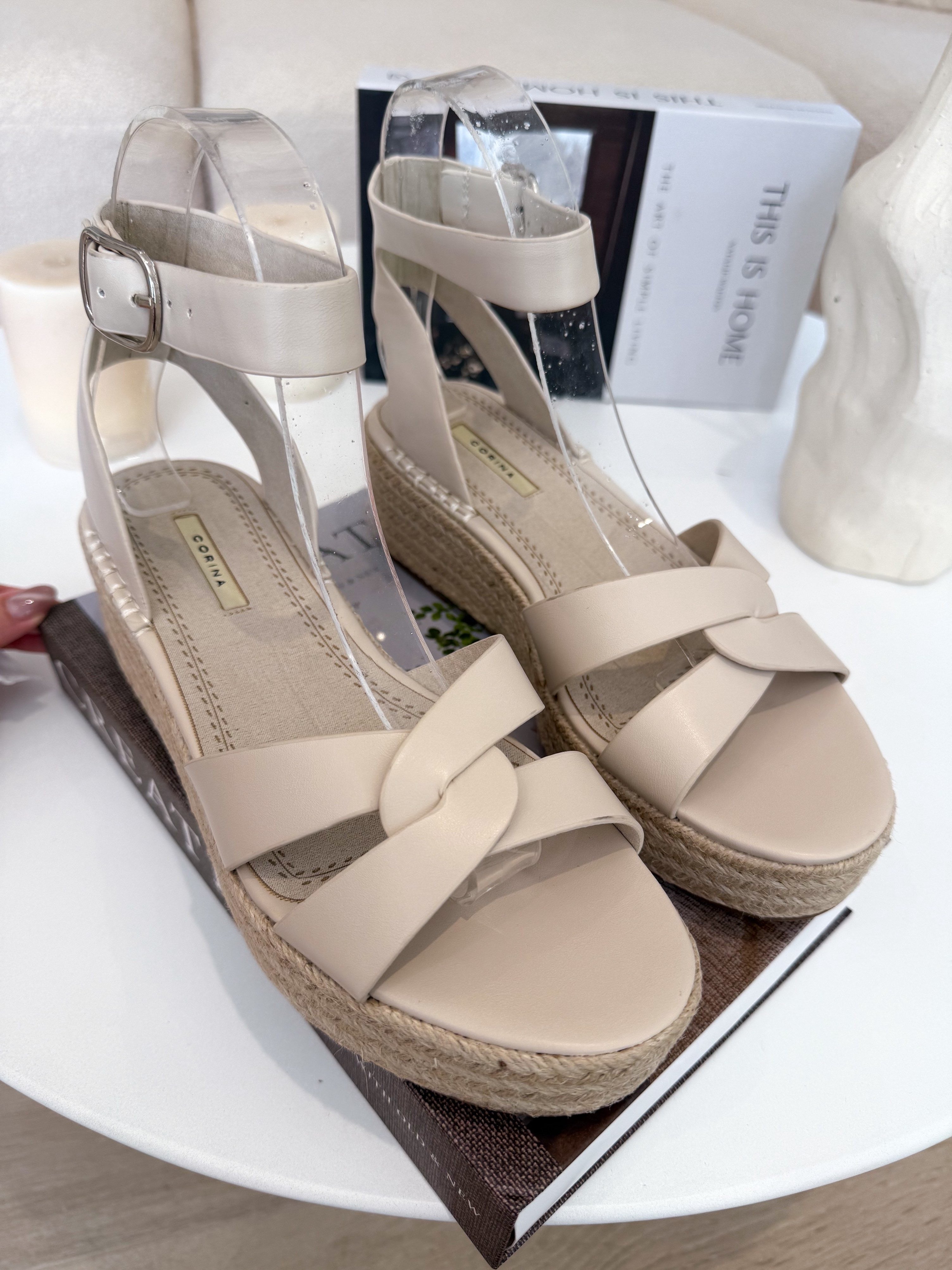 Plataforma polipiel beige