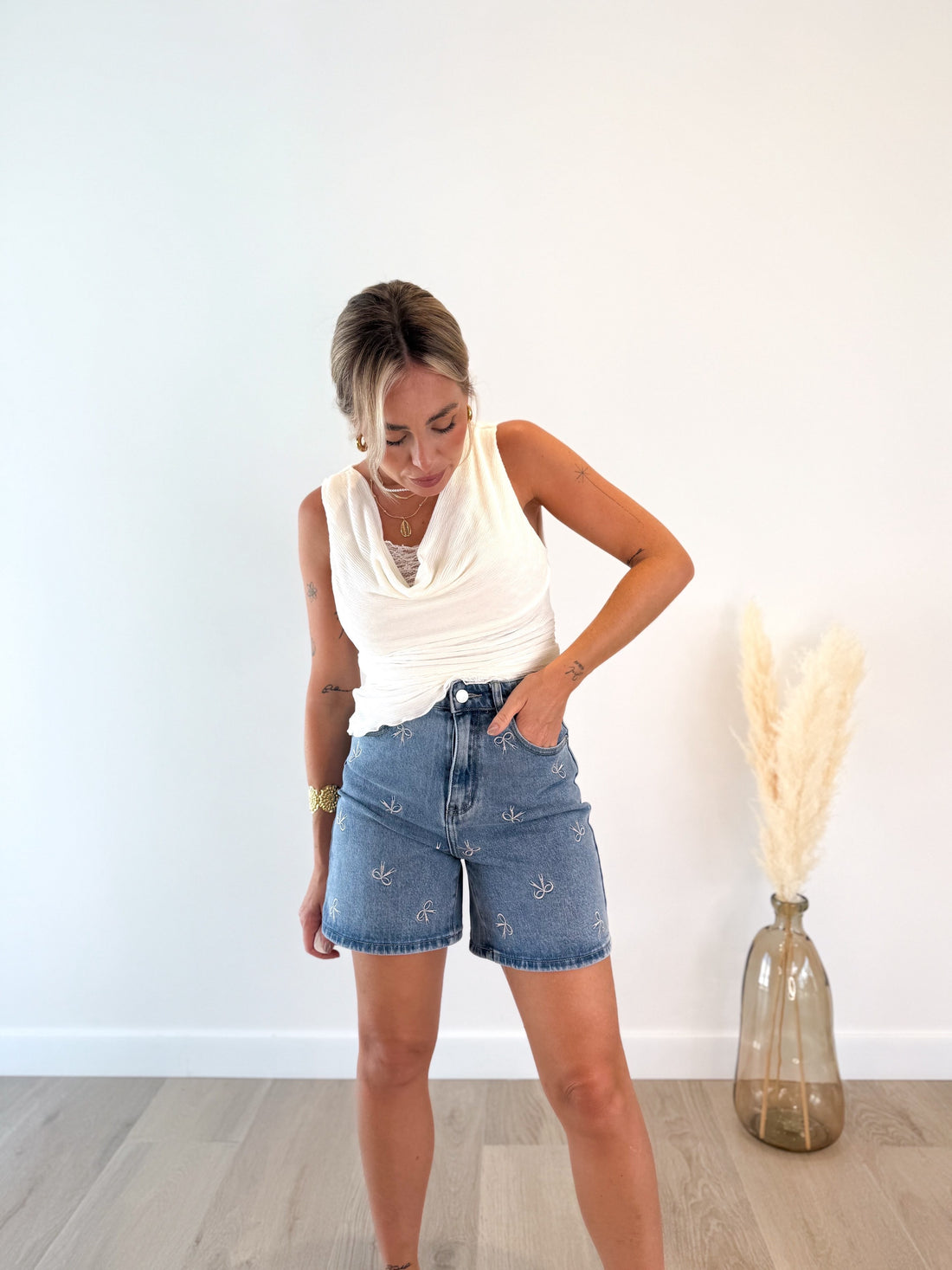 Short denim detalle lazos