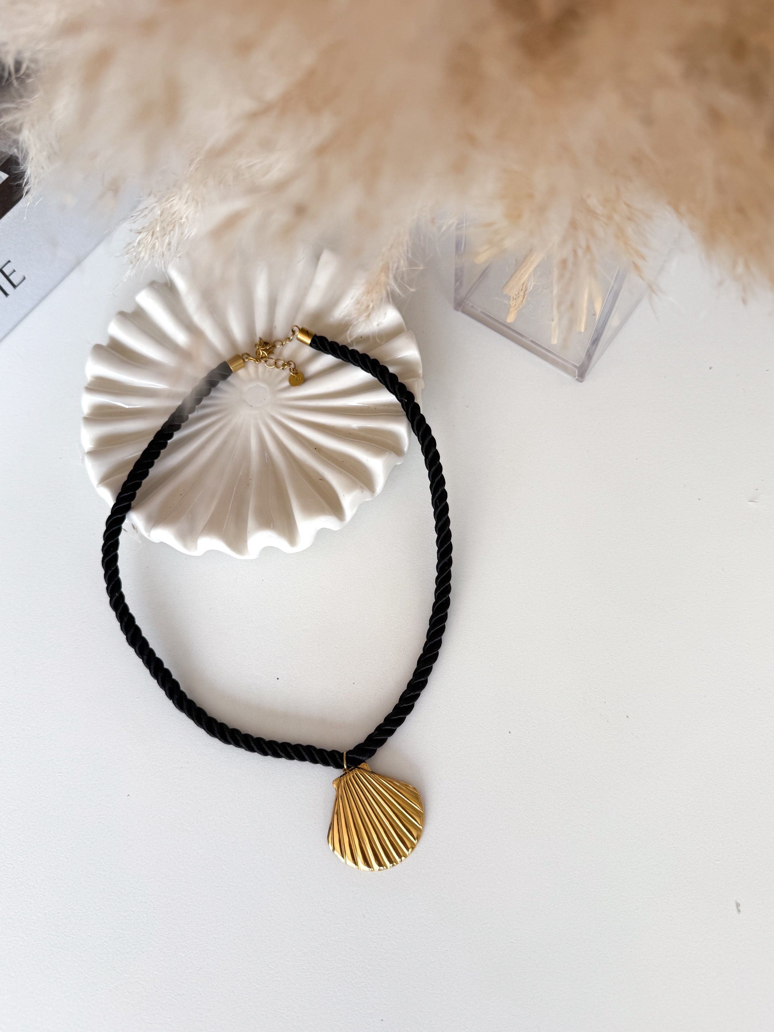 Collar cuerda shell