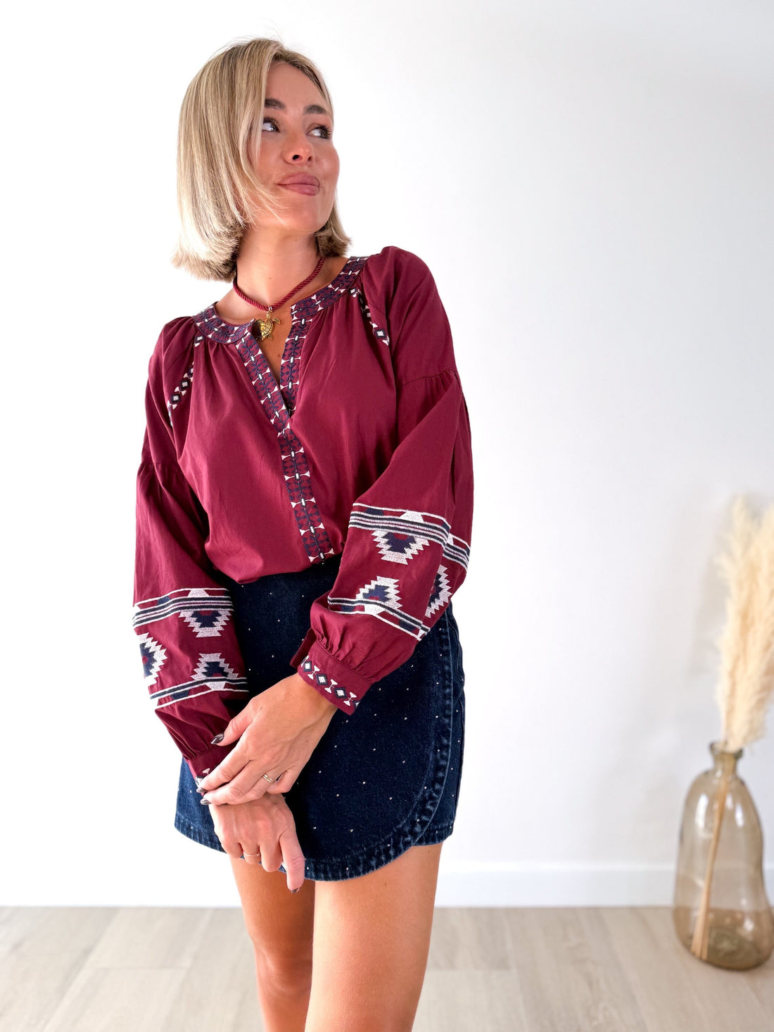 Camisa bordada Tulum burdeos