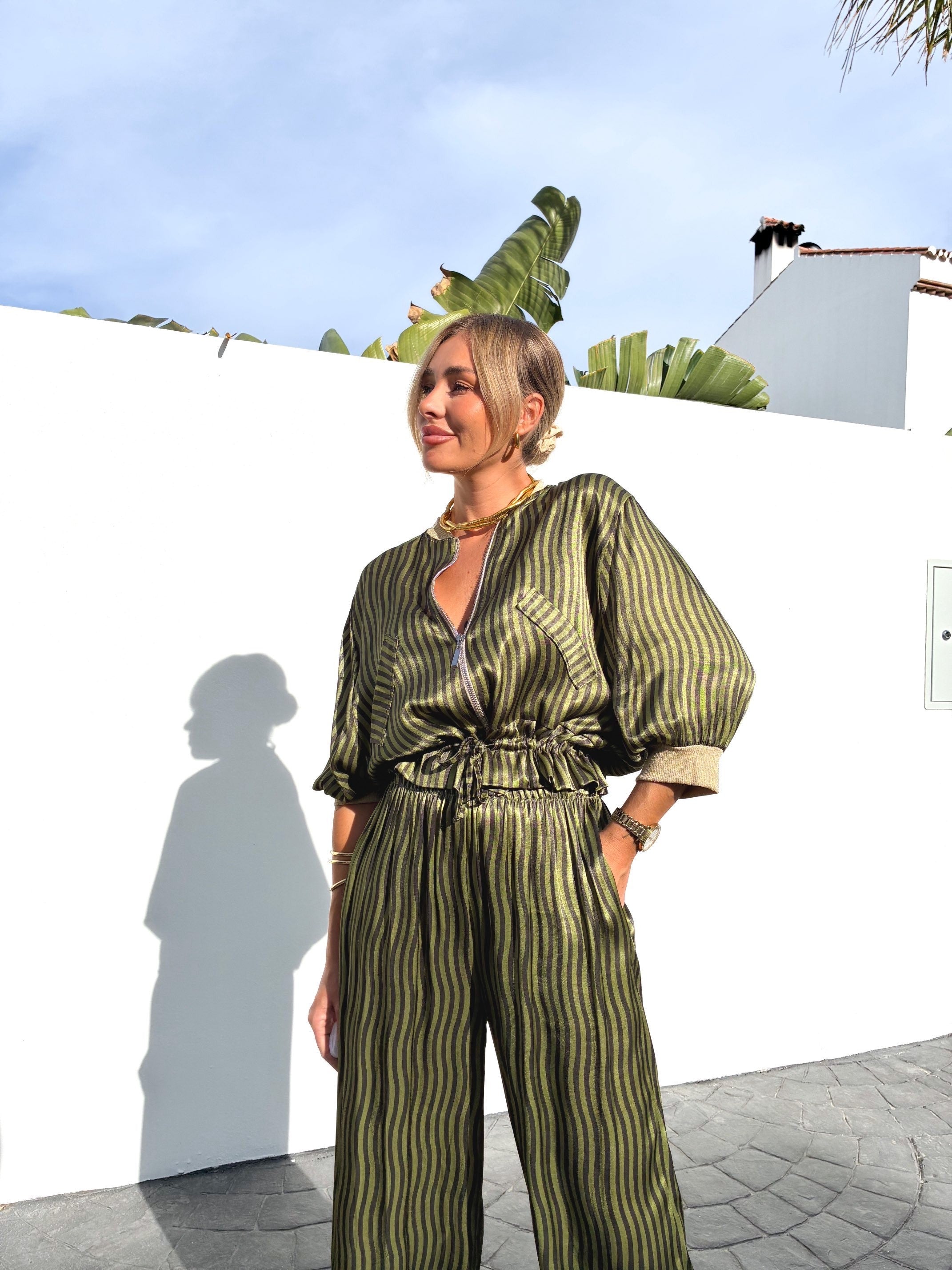 Bomber satinada estampada beige/verde