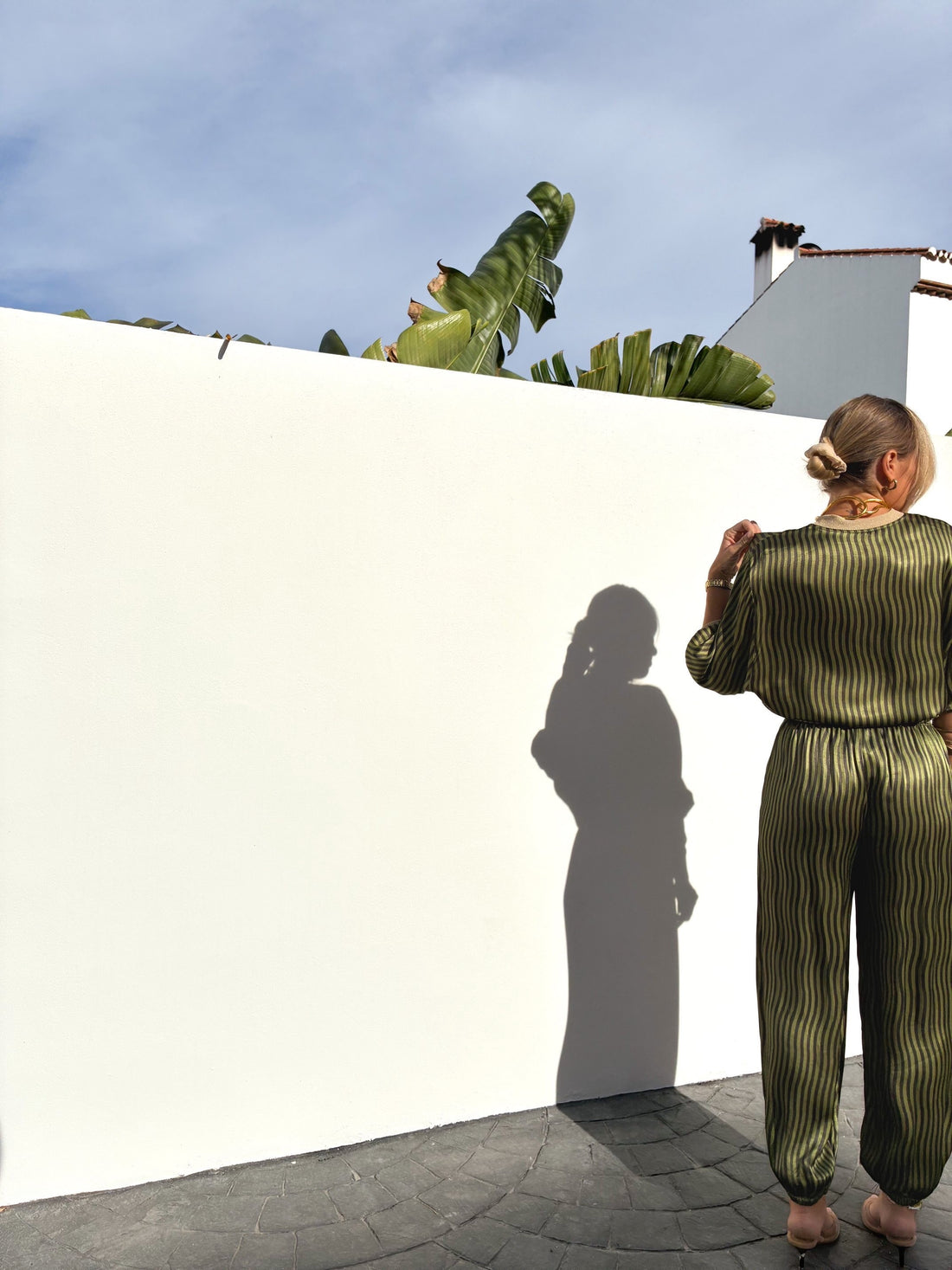 Pantalón satinado estampado beige/verde