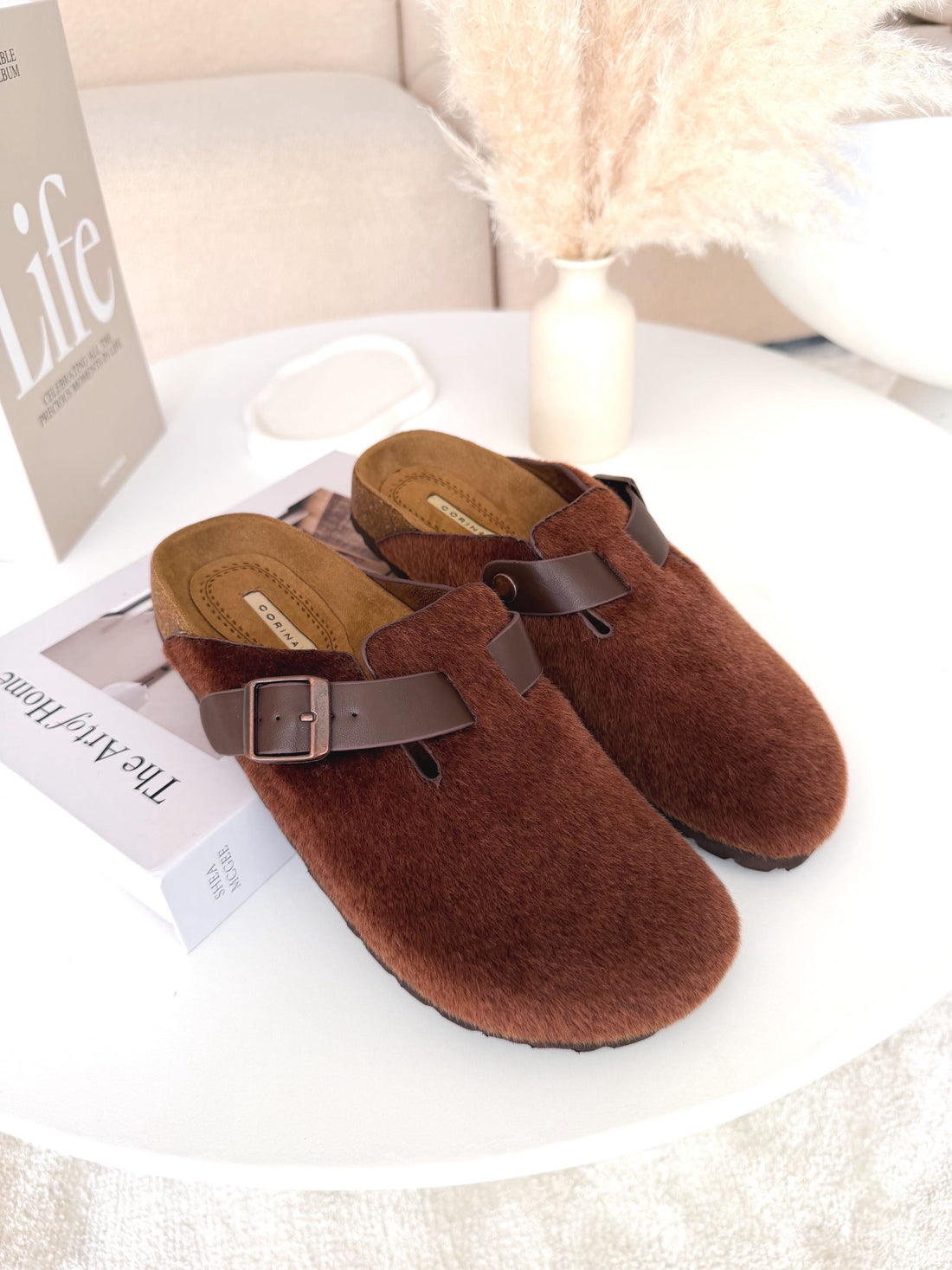 Zuecos hebilla choco