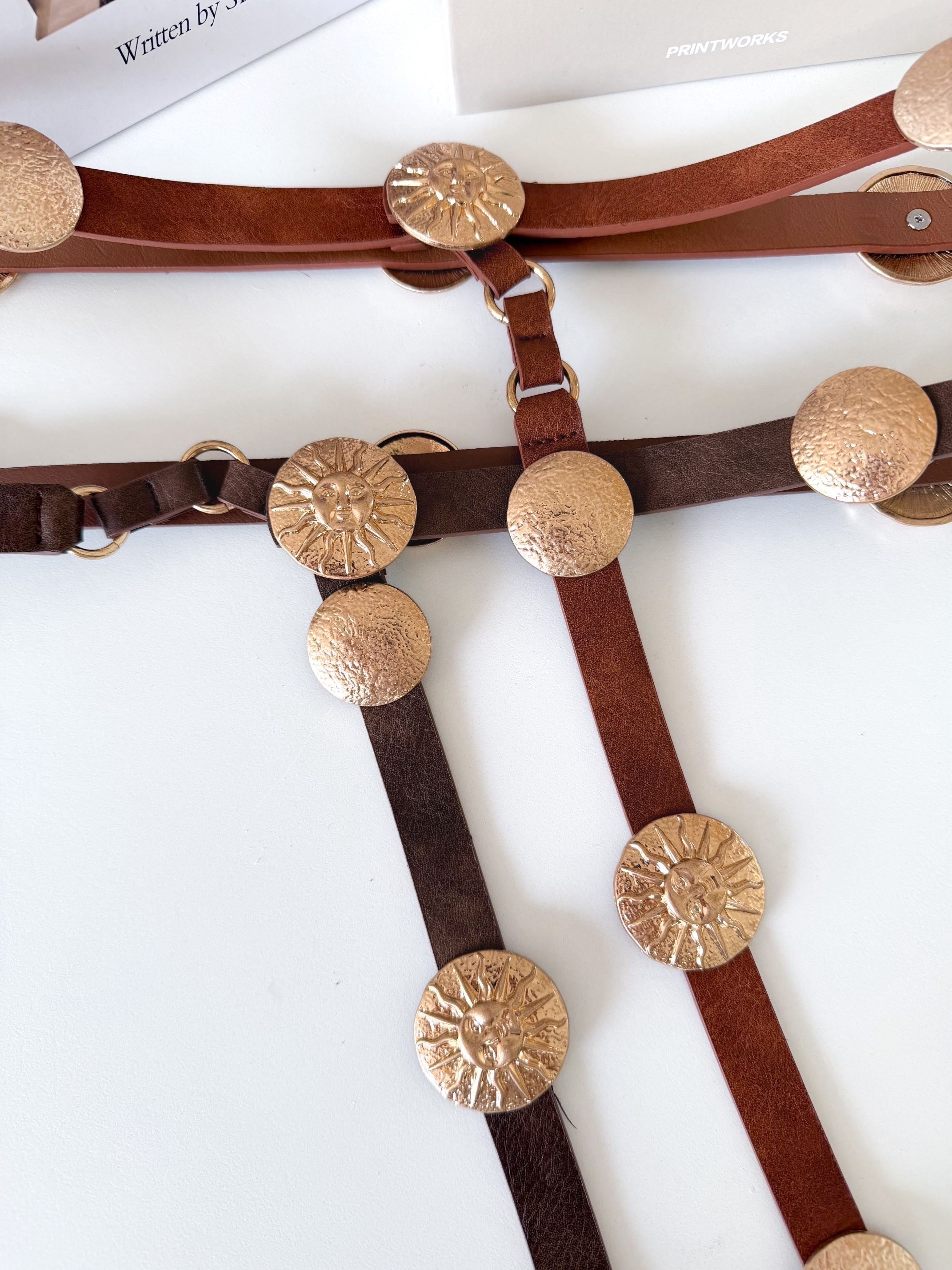 Cinturón tachas SOL