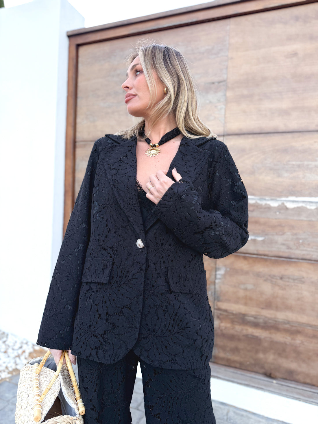 Blazer bordada KALA negro