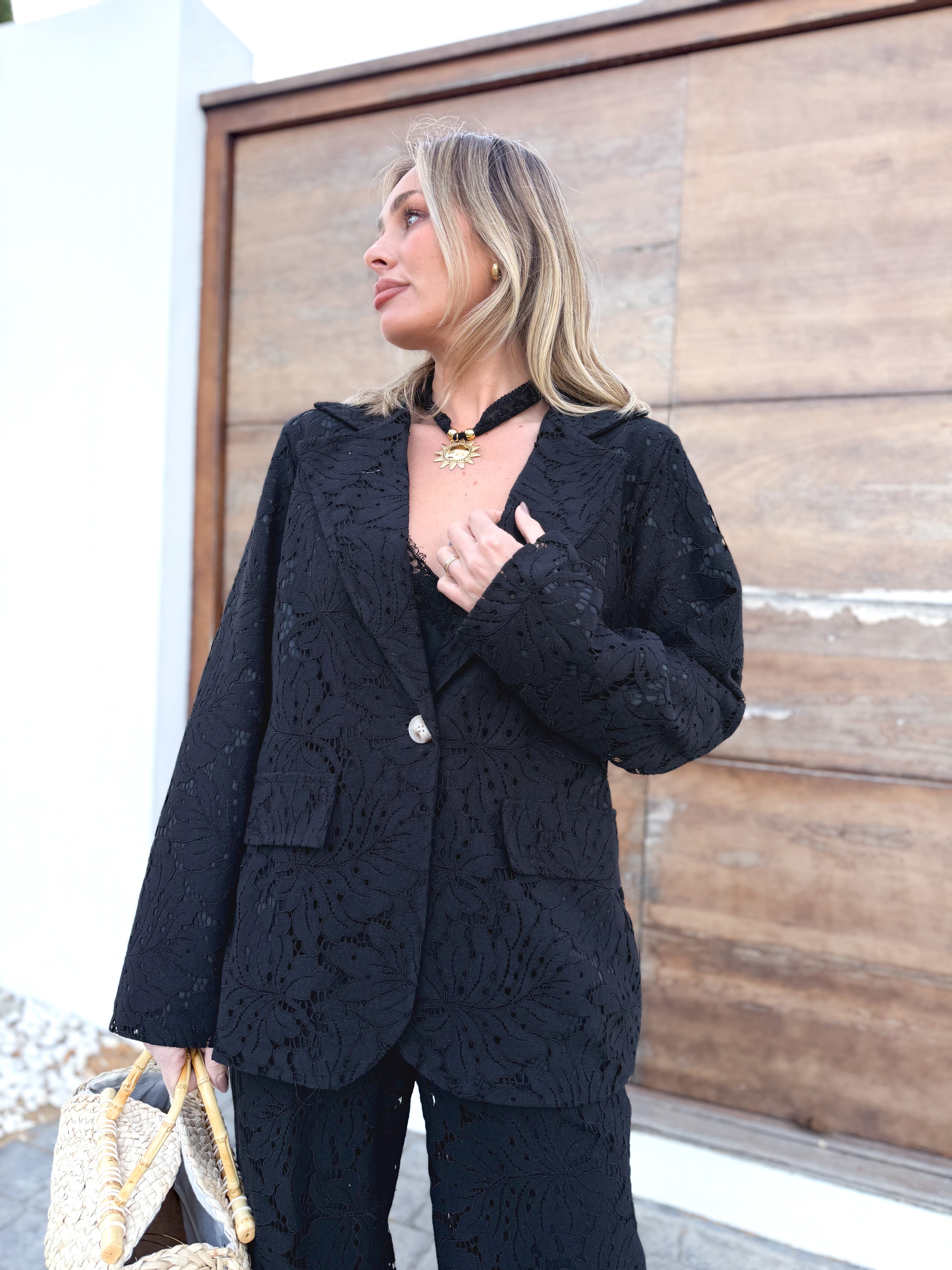 Blazer bordada KALA negro