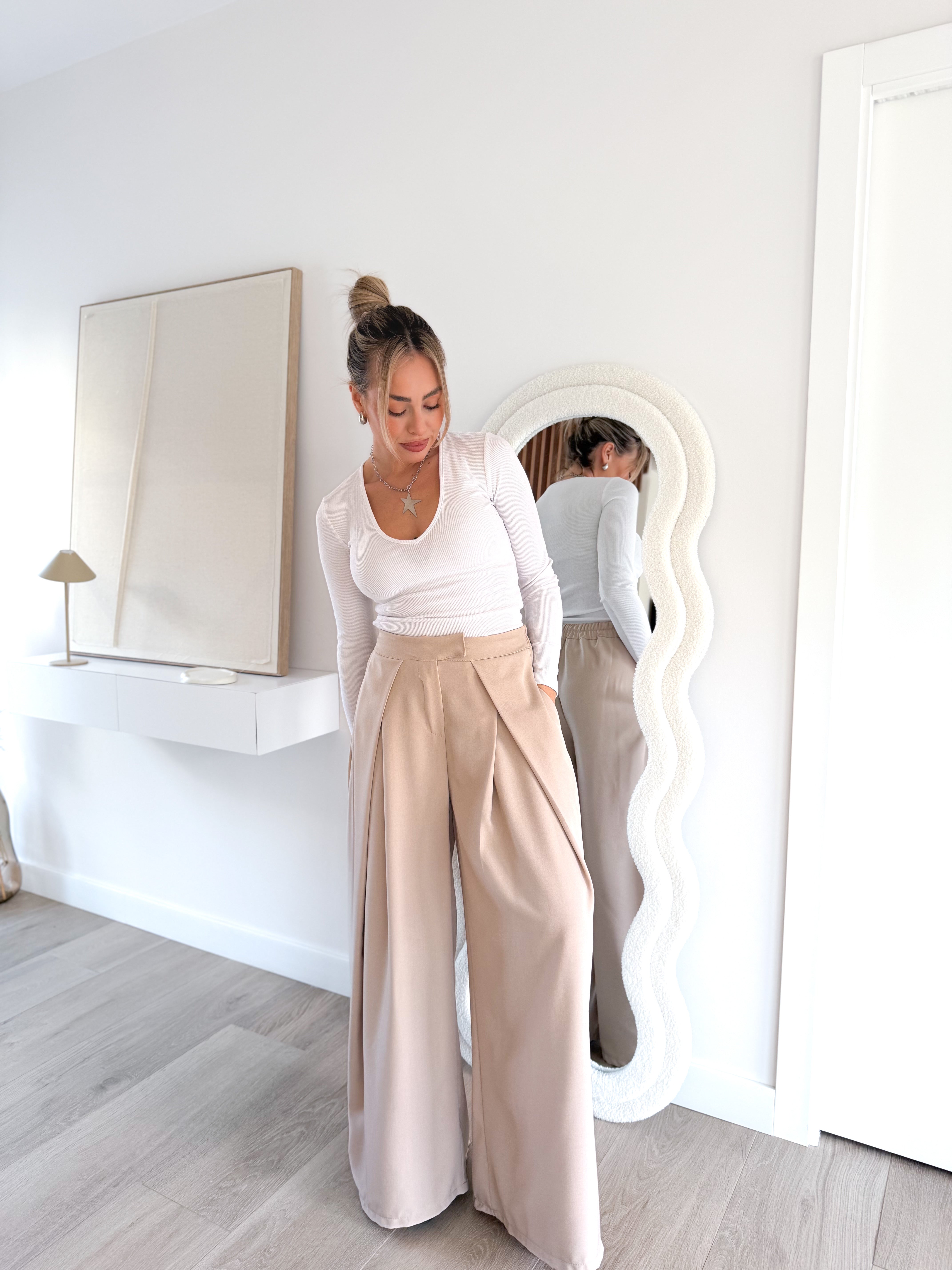 Pantalón barrell pliegues beige