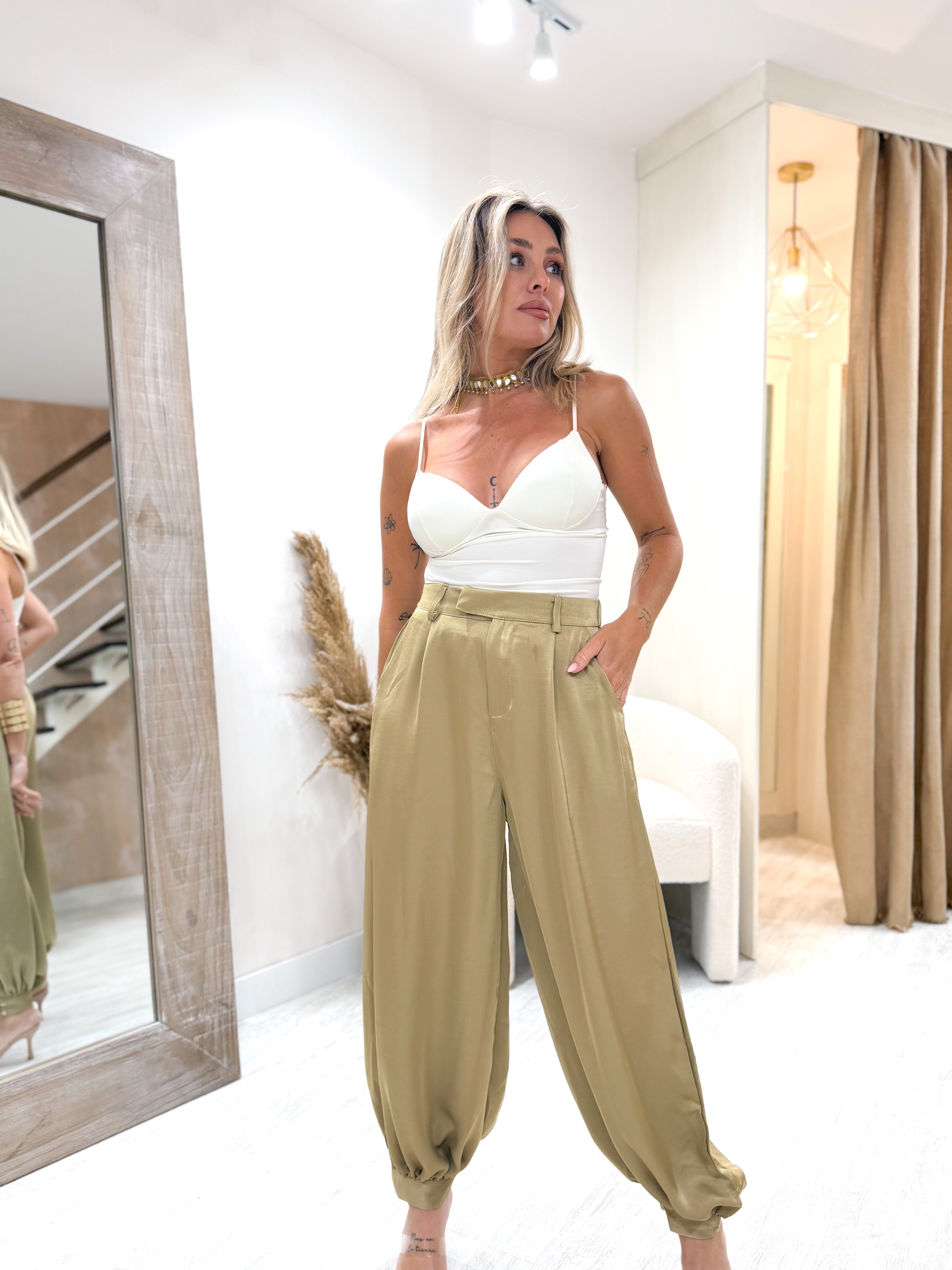 Pantalón satinado bombacho verde