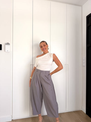 Pantalón pinza tobillero gris