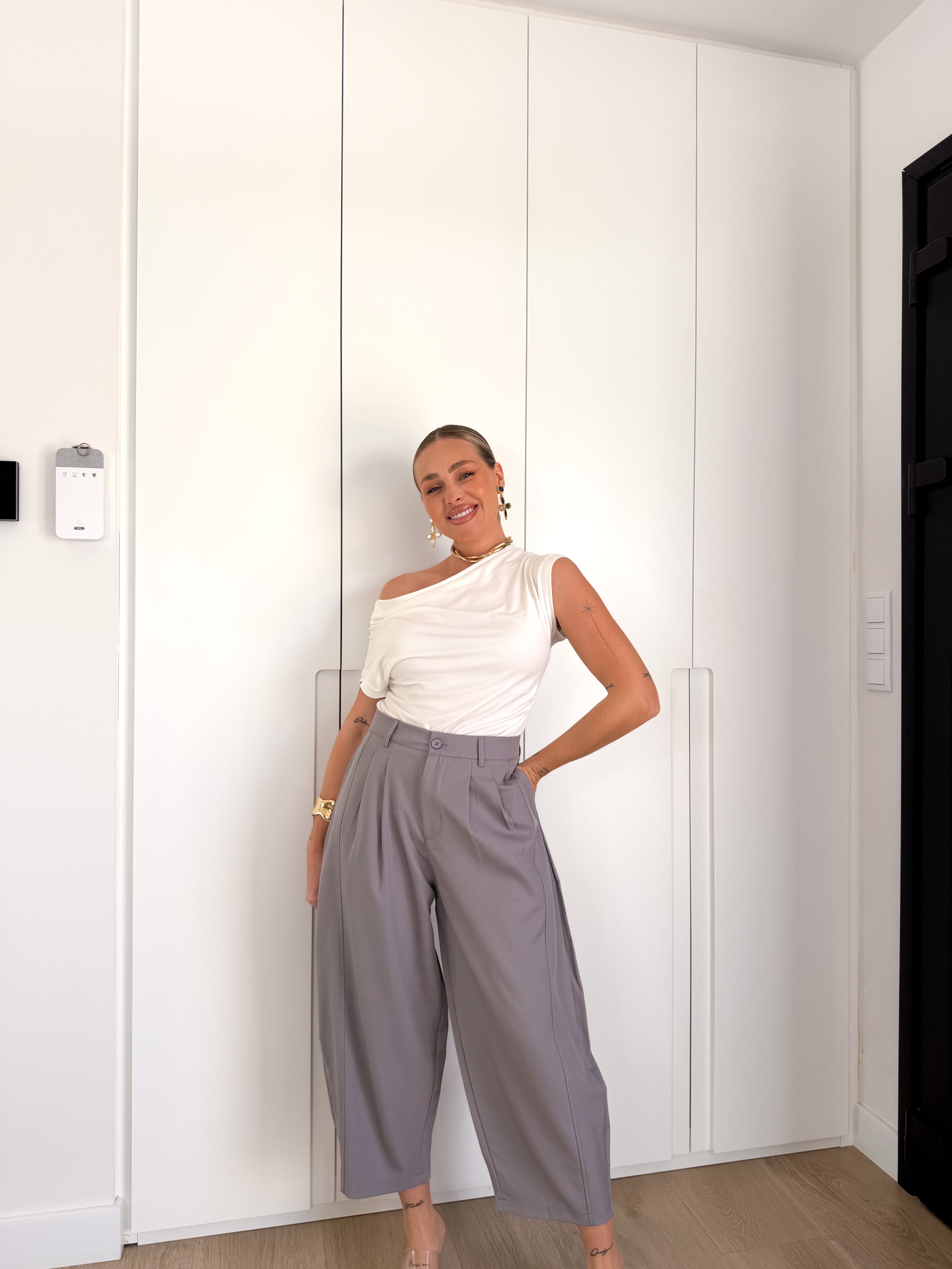 Pantalón pinza tobillero gris