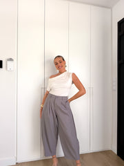 Pantalón pinza tobillero gris