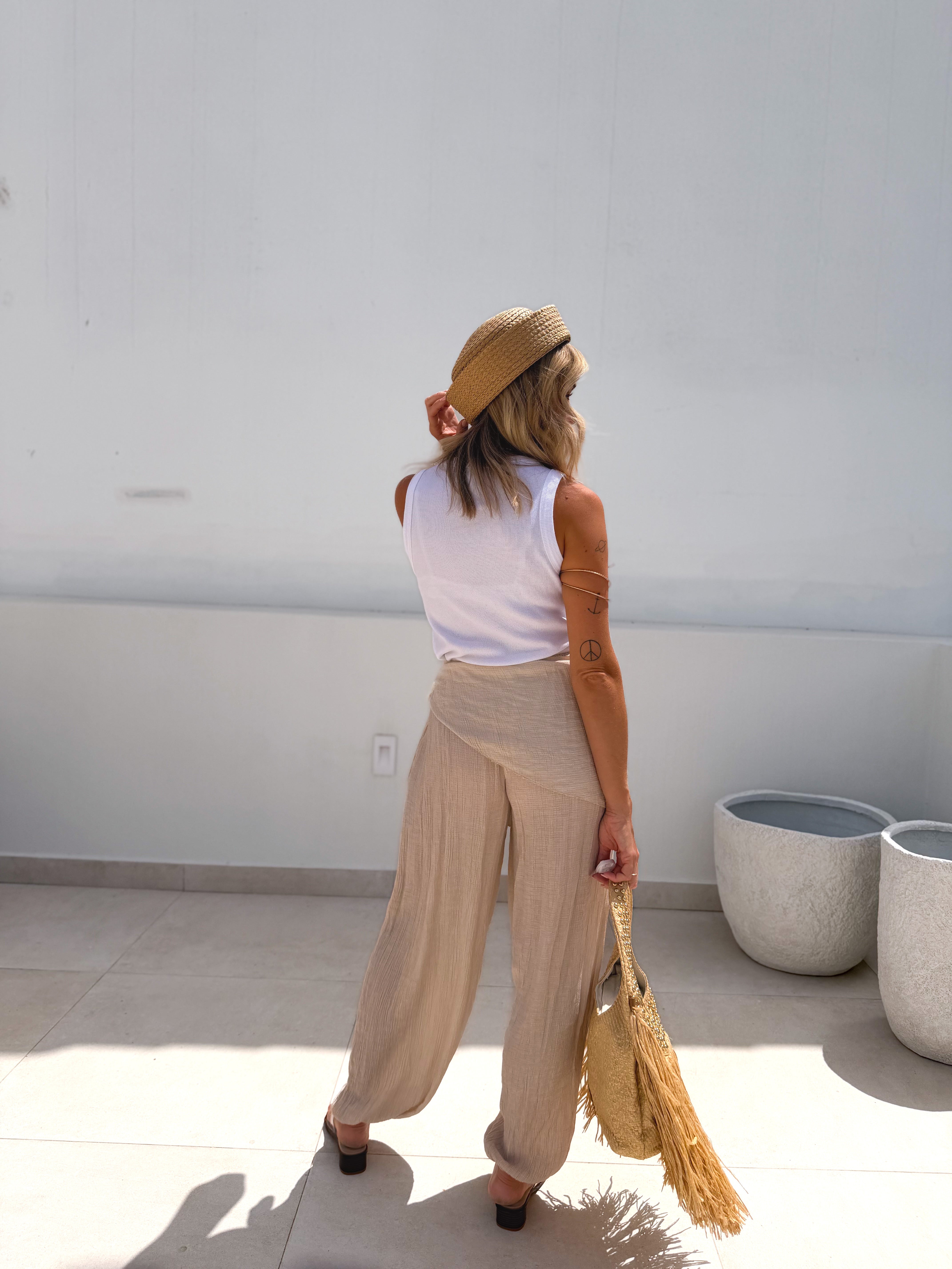 Pantalón bombacho anudado beige