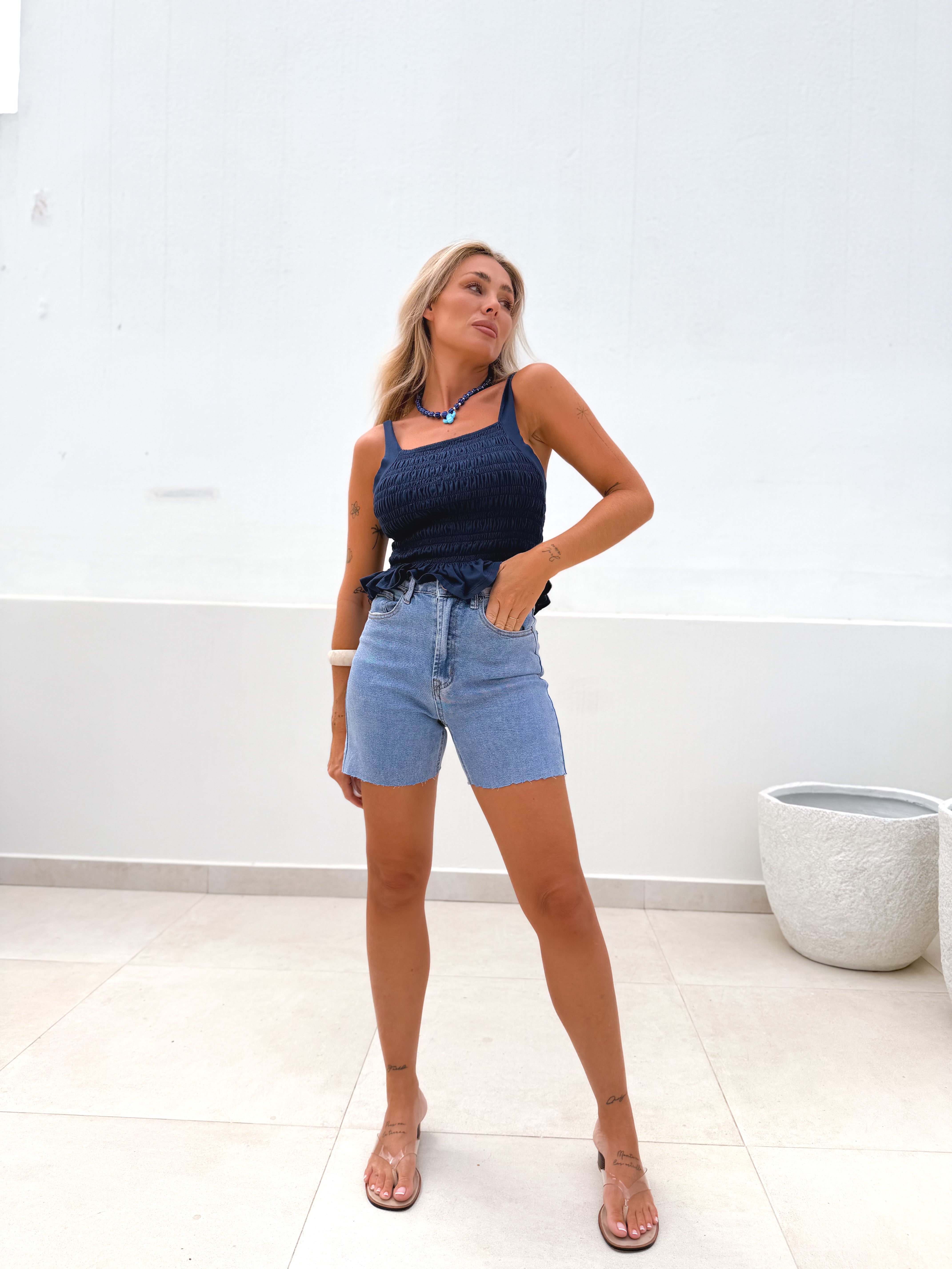 Bermuda denim desgastada