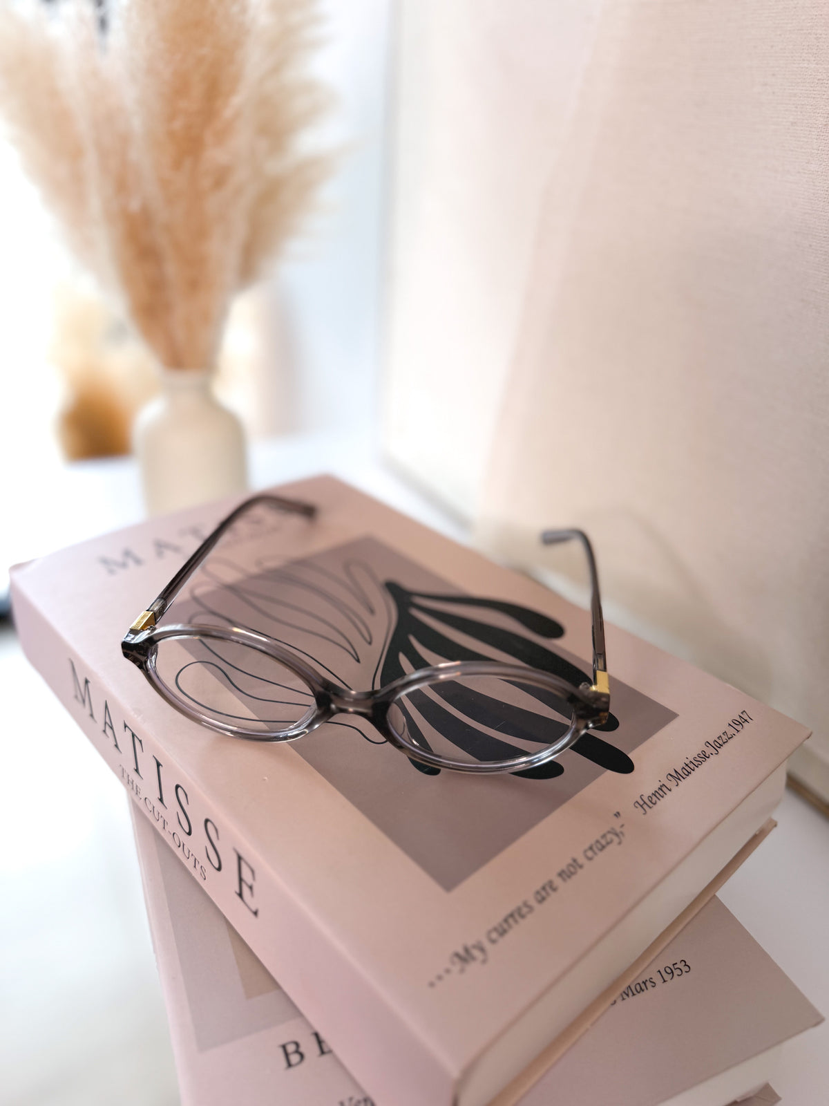 Gafas ovaladas grises