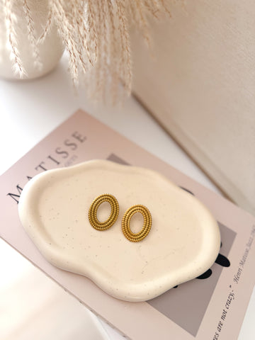 Pendientes oval perforado