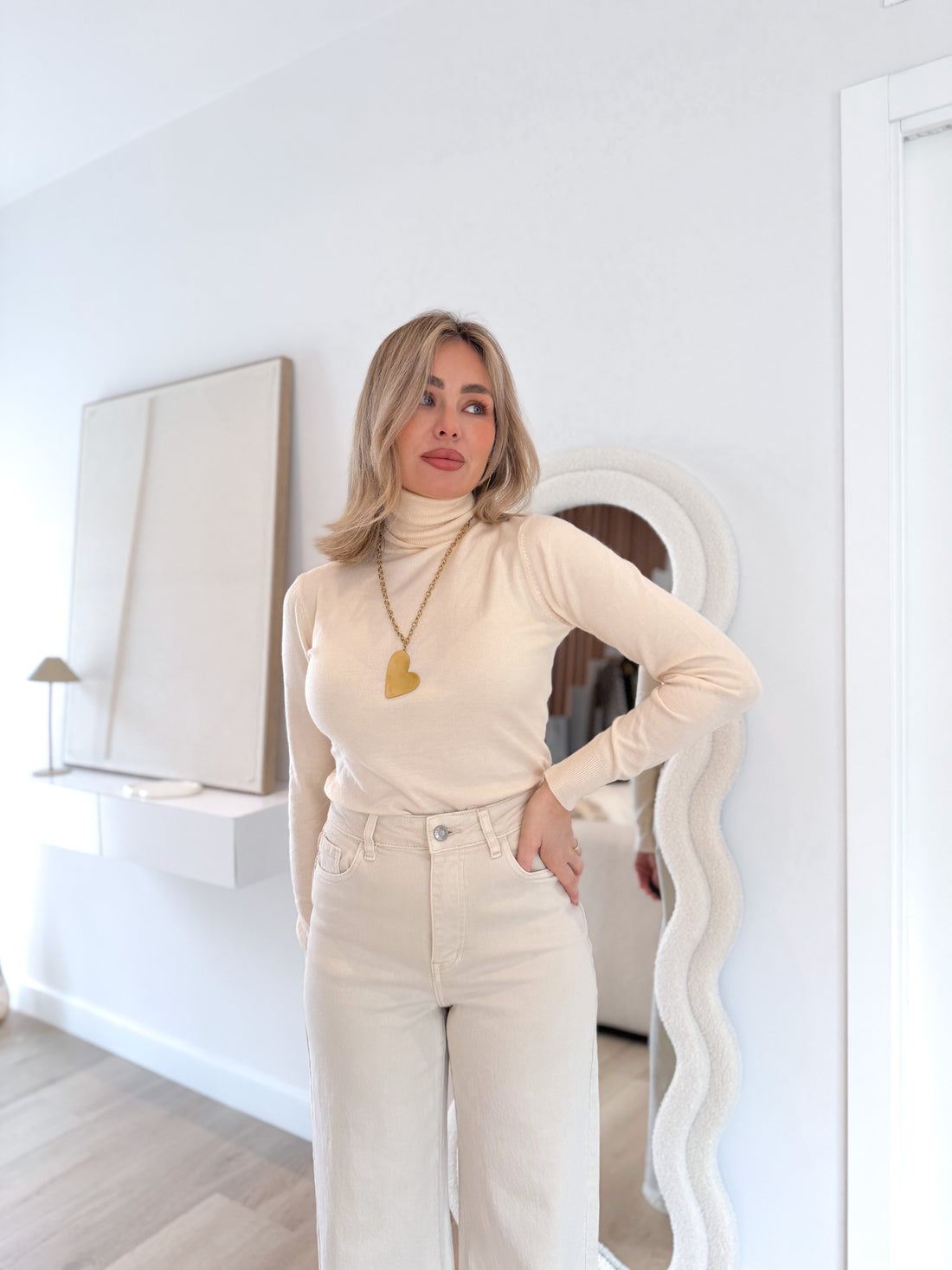 Jersey punto cuello alto beige