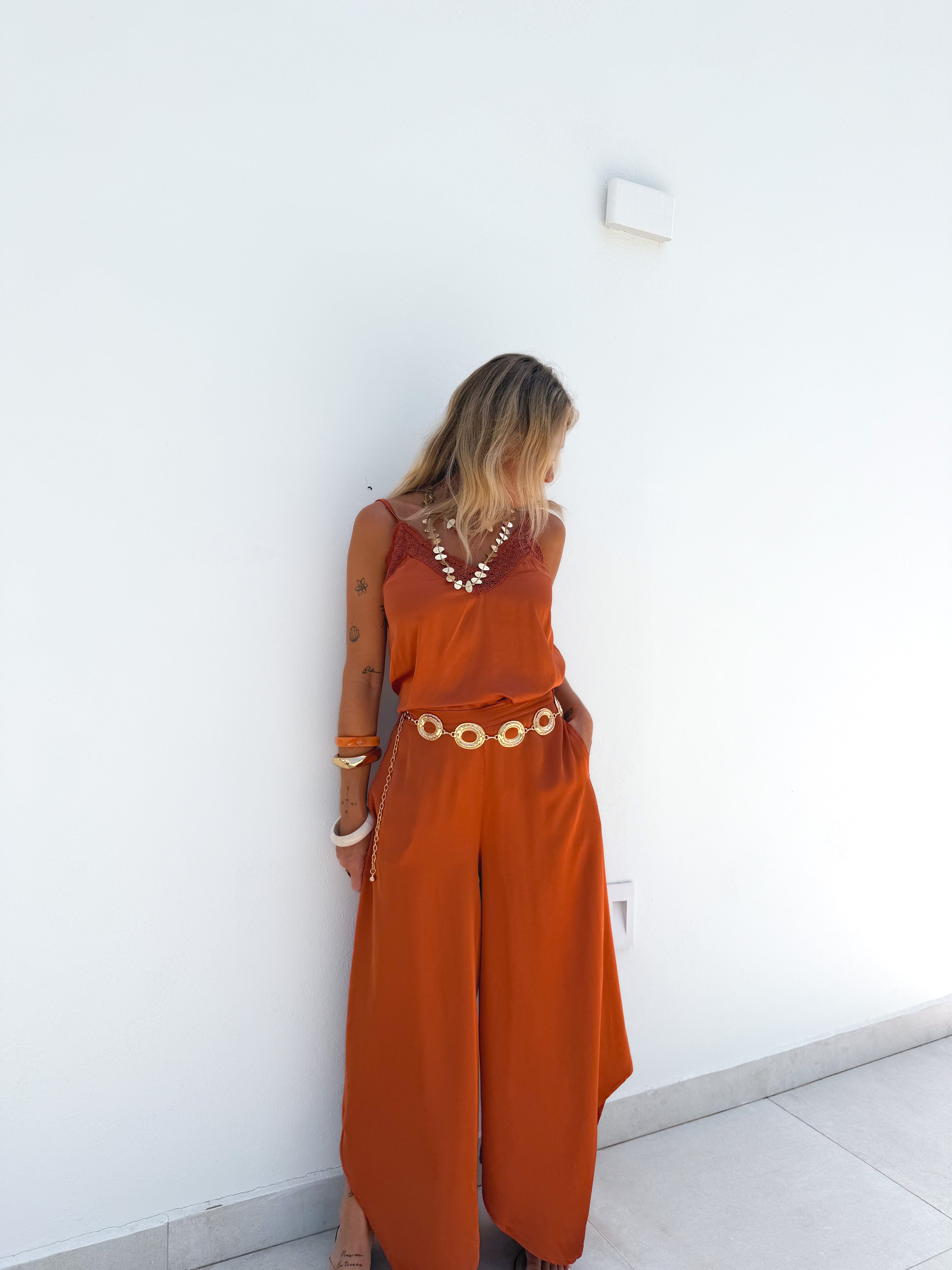 Pantalón satinado asimétrico naranja