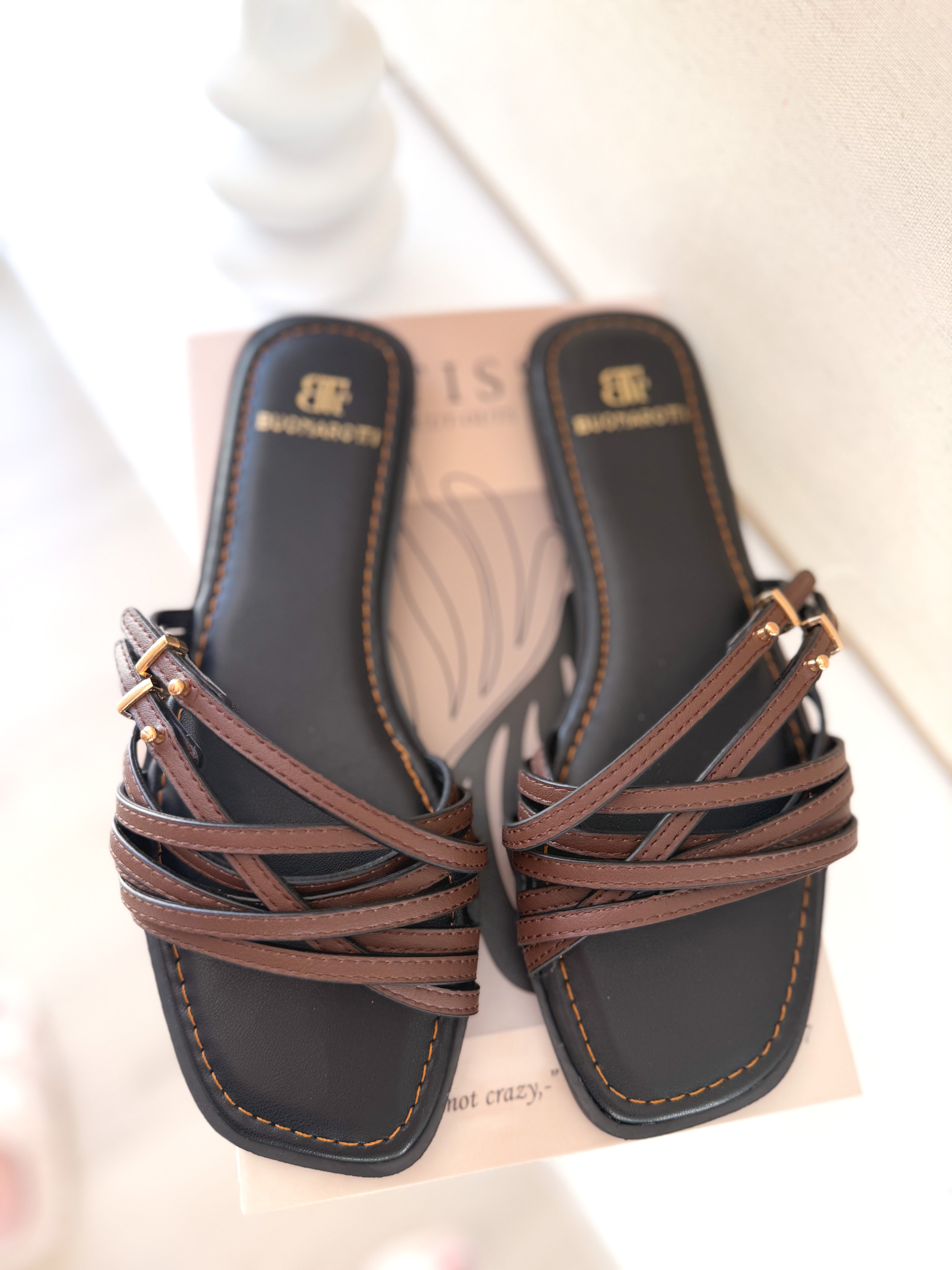 Sandalias pala tiras choco