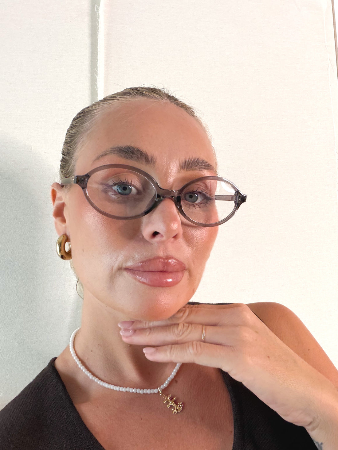 Gafas ovaladas grises