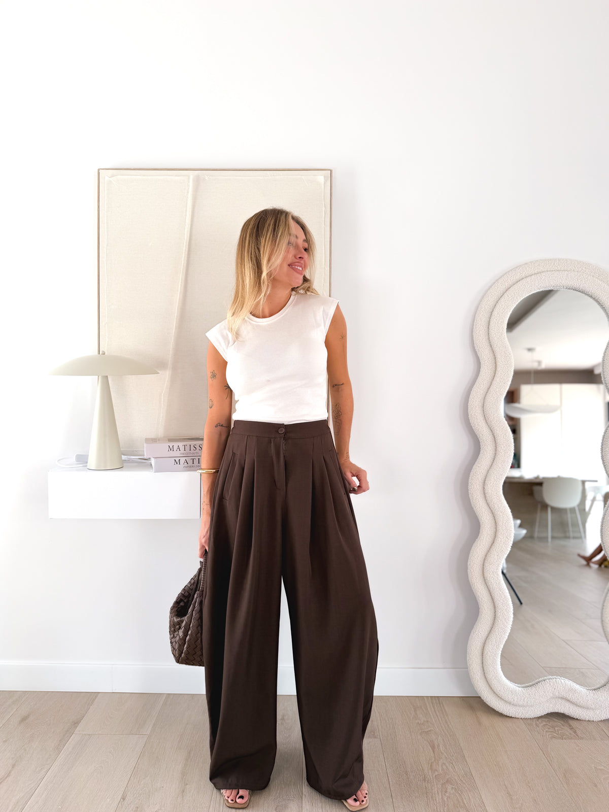 Pantalón wide leg pinzas marron