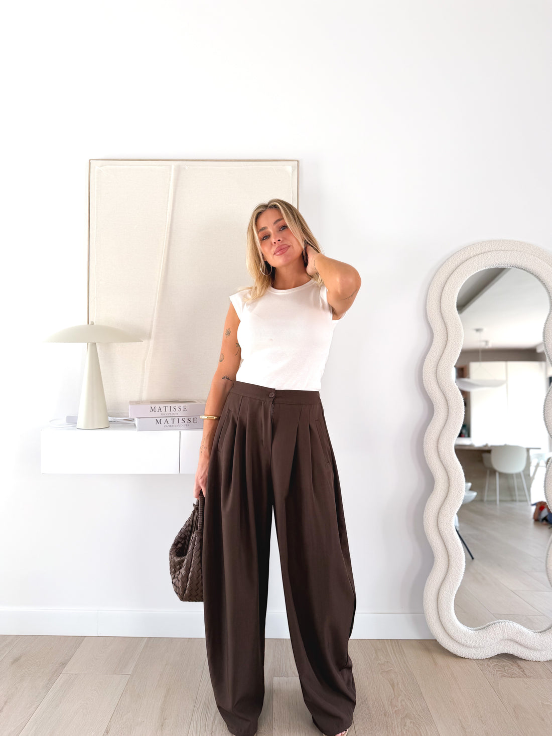 Pantalón wide leg pinzas marron