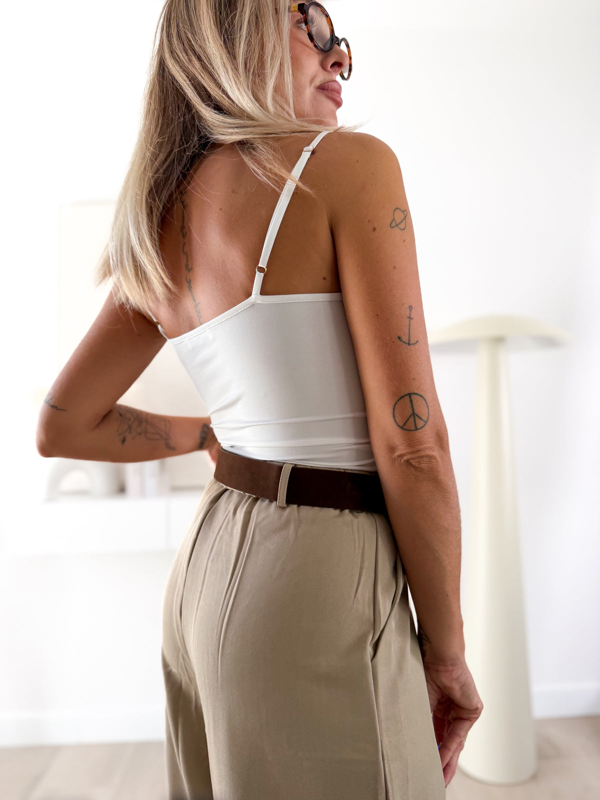 Pantalón pinza wide leg beige