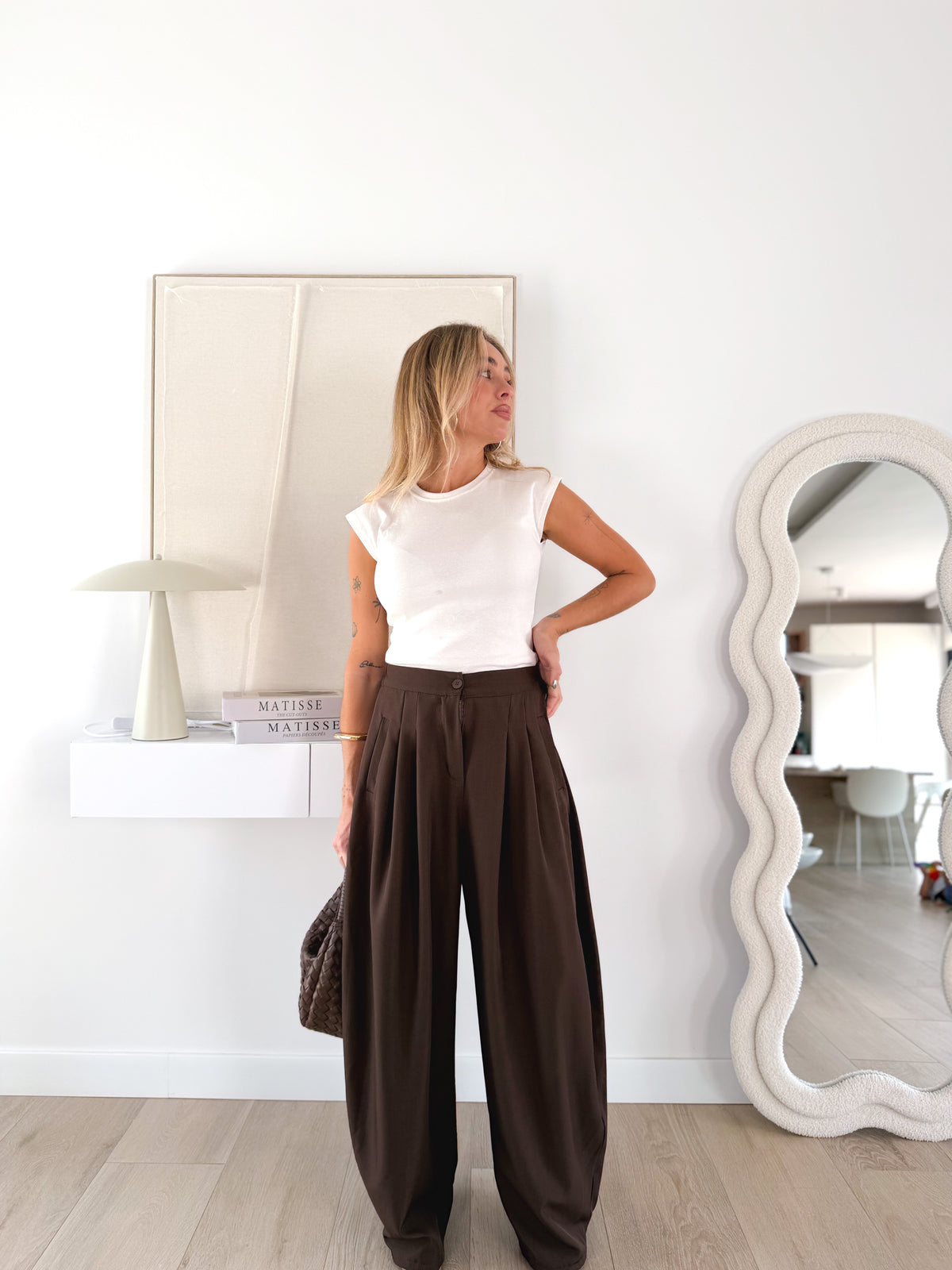 Pantalón wide leg pinzas marron