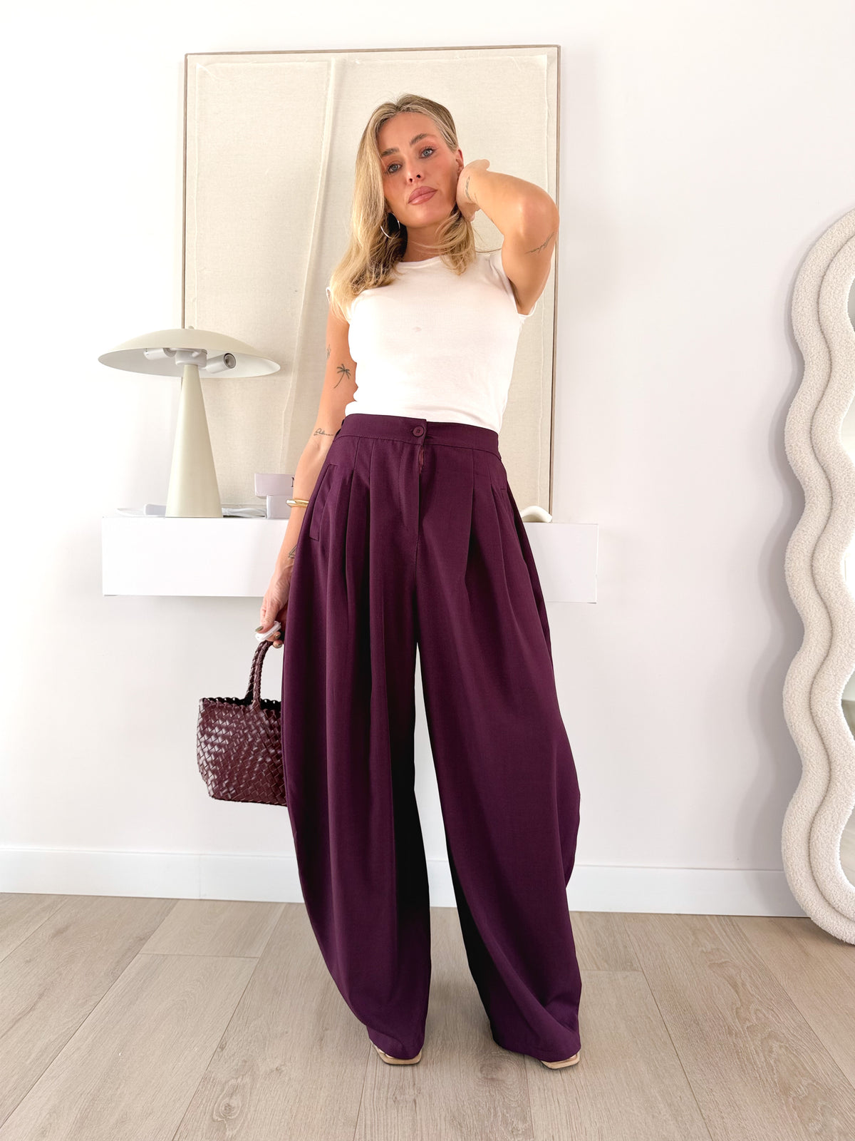 Pantalón wide leg pinzas burgundy