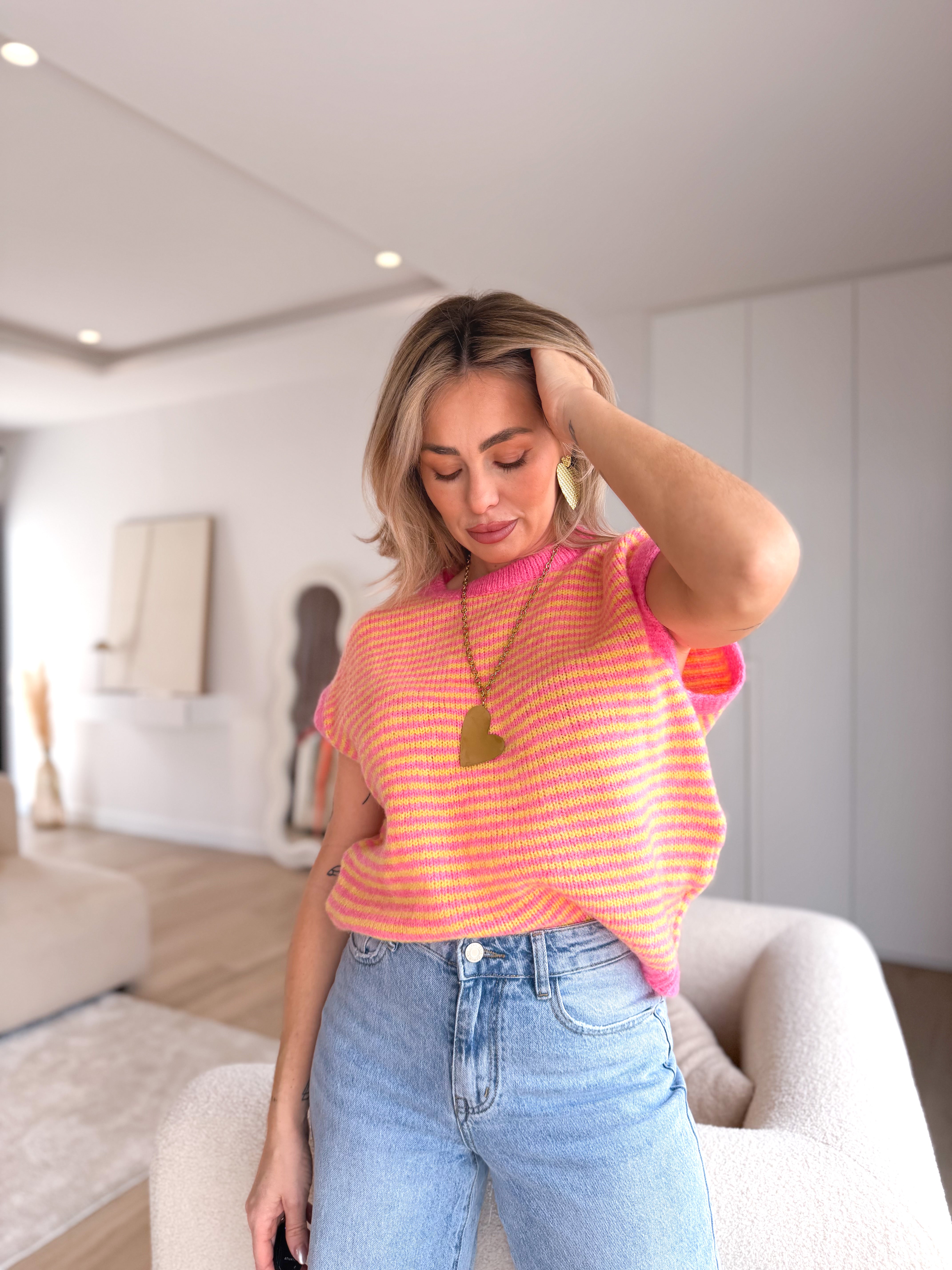 Suéter sin mangas rosa