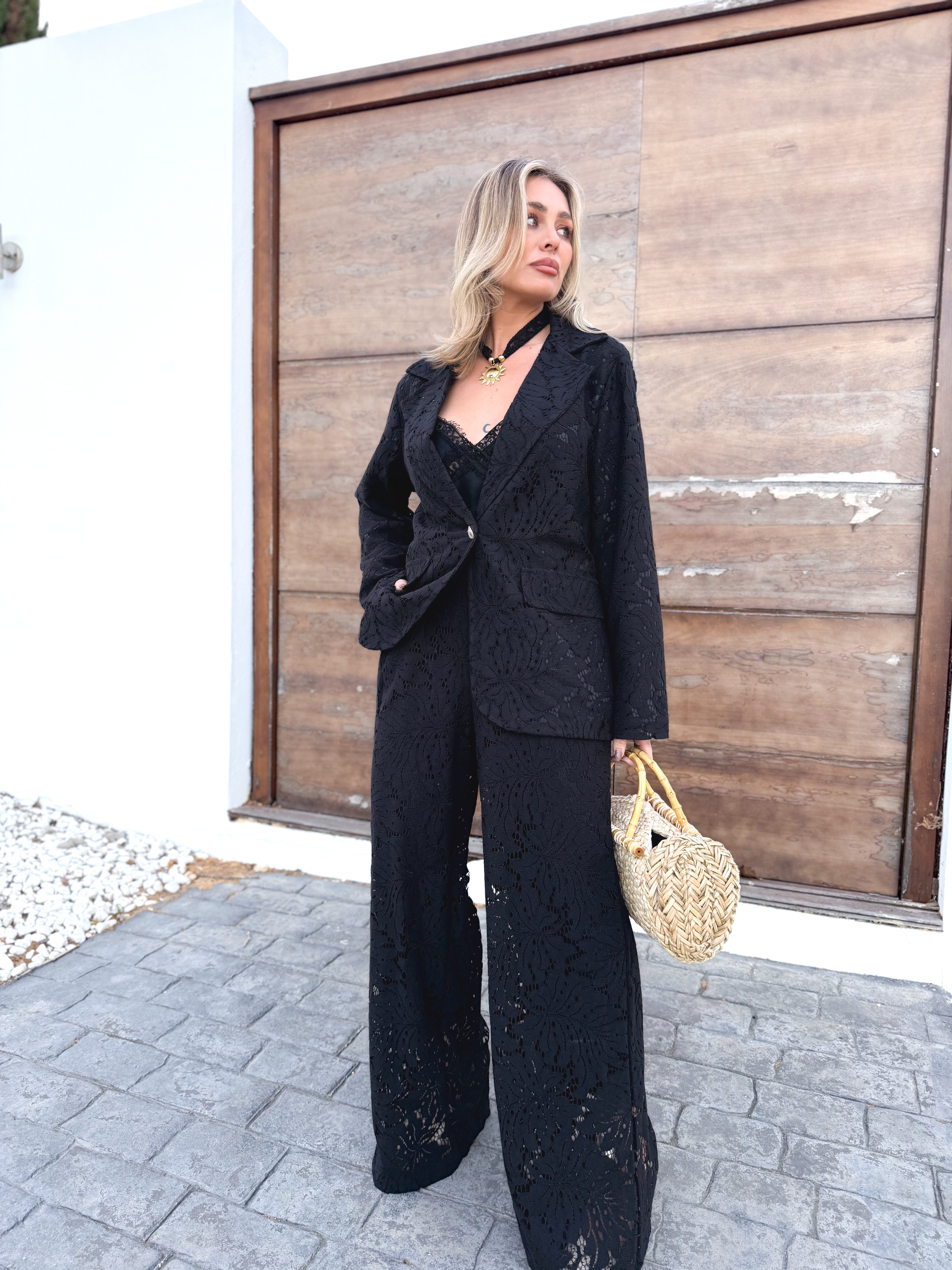 Blazer bordada KALA negro