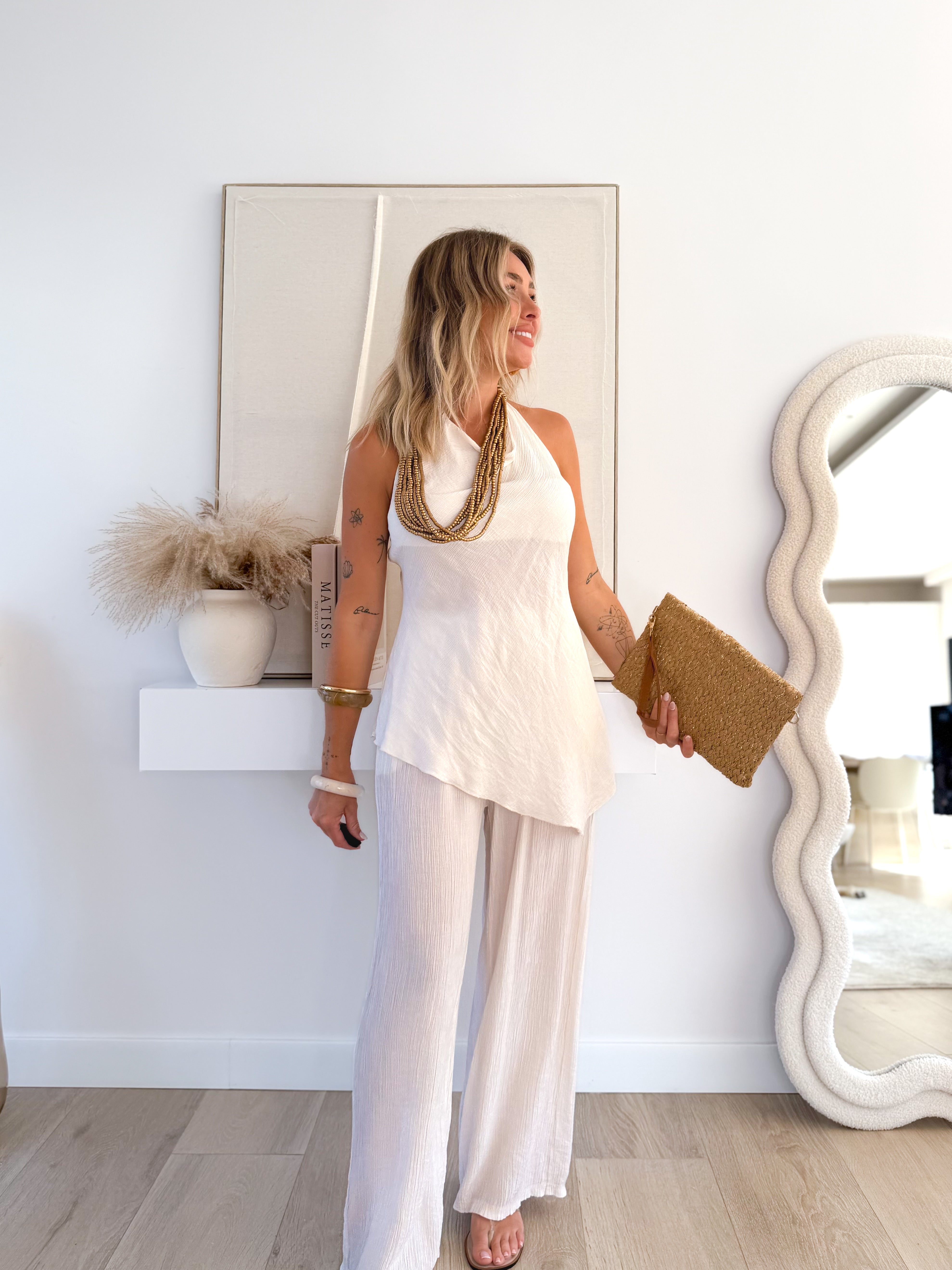Total look asimetríco beige