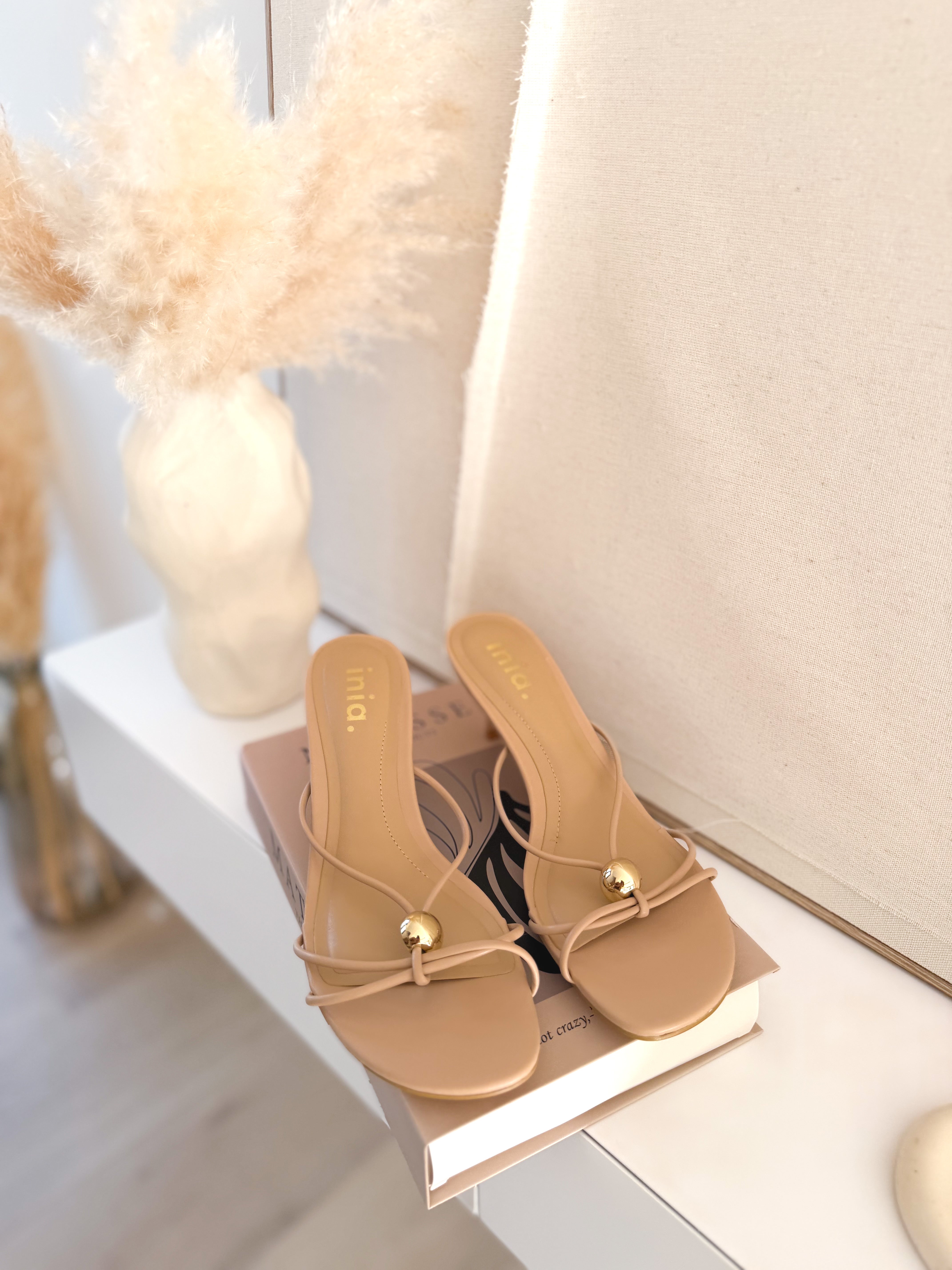 Sandalias tiras beige