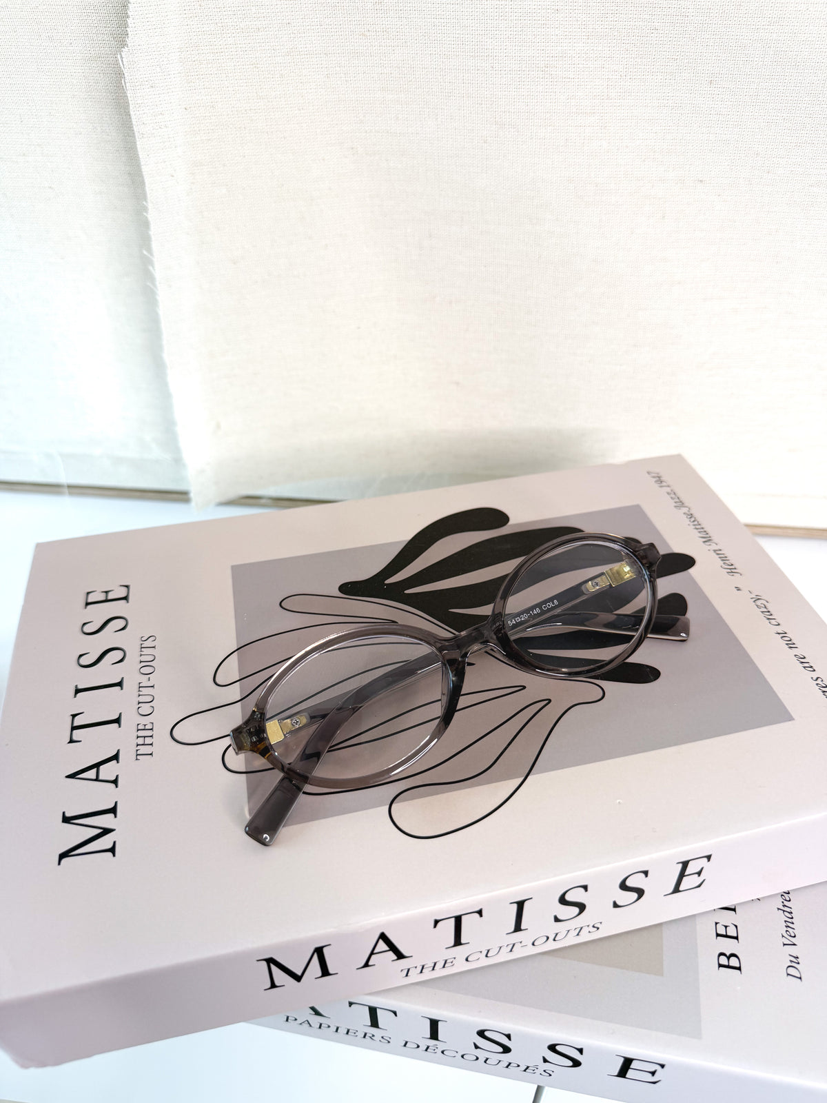 Gafas ovaladas grises