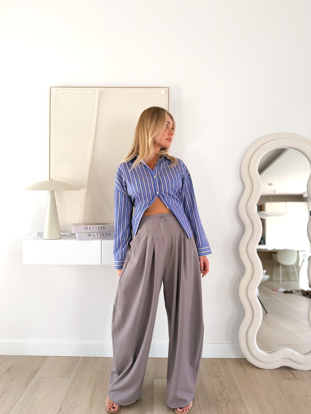 Pantalón wide leg pinzas gris