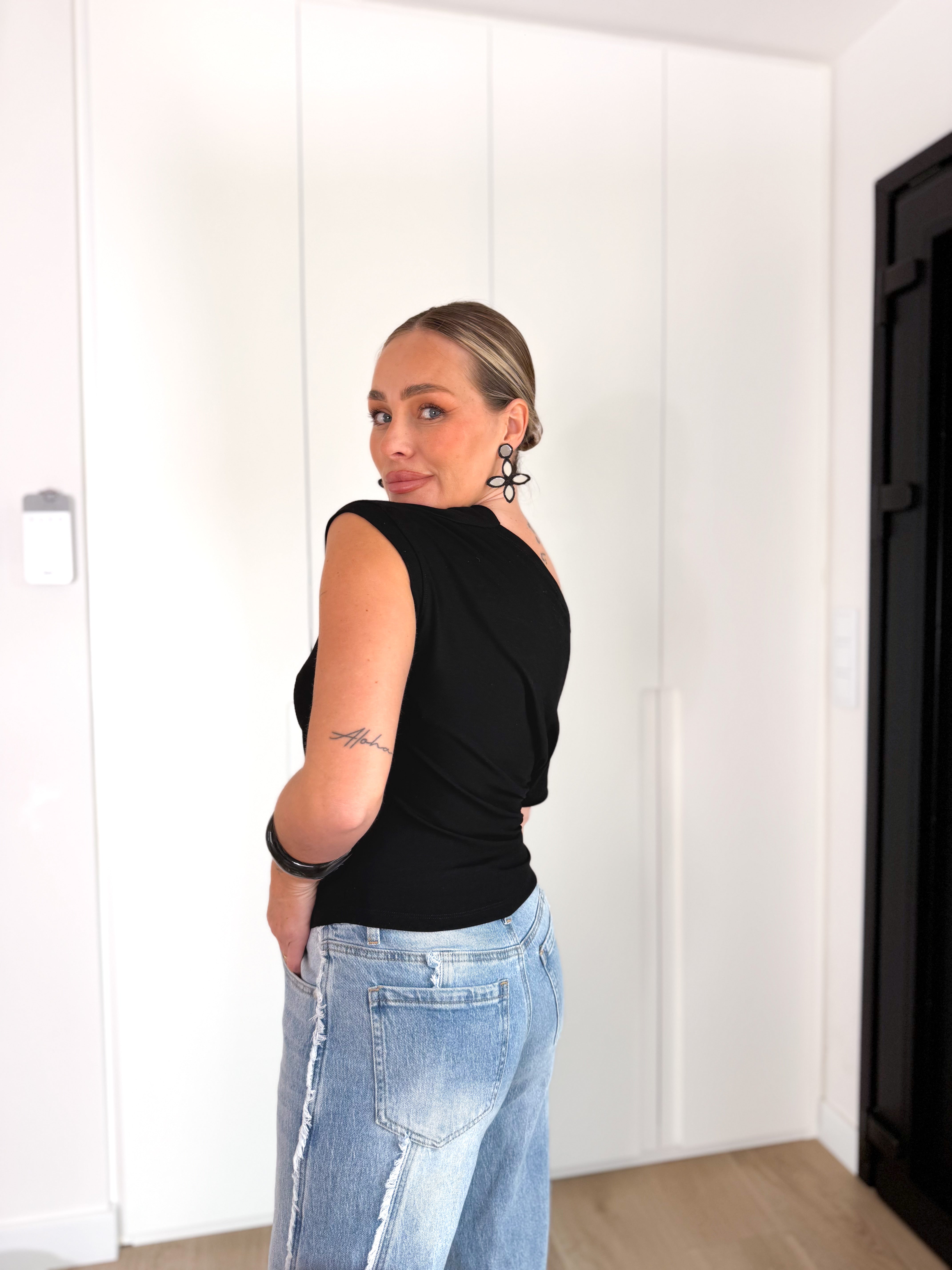 Camiseta Asimétrica negra