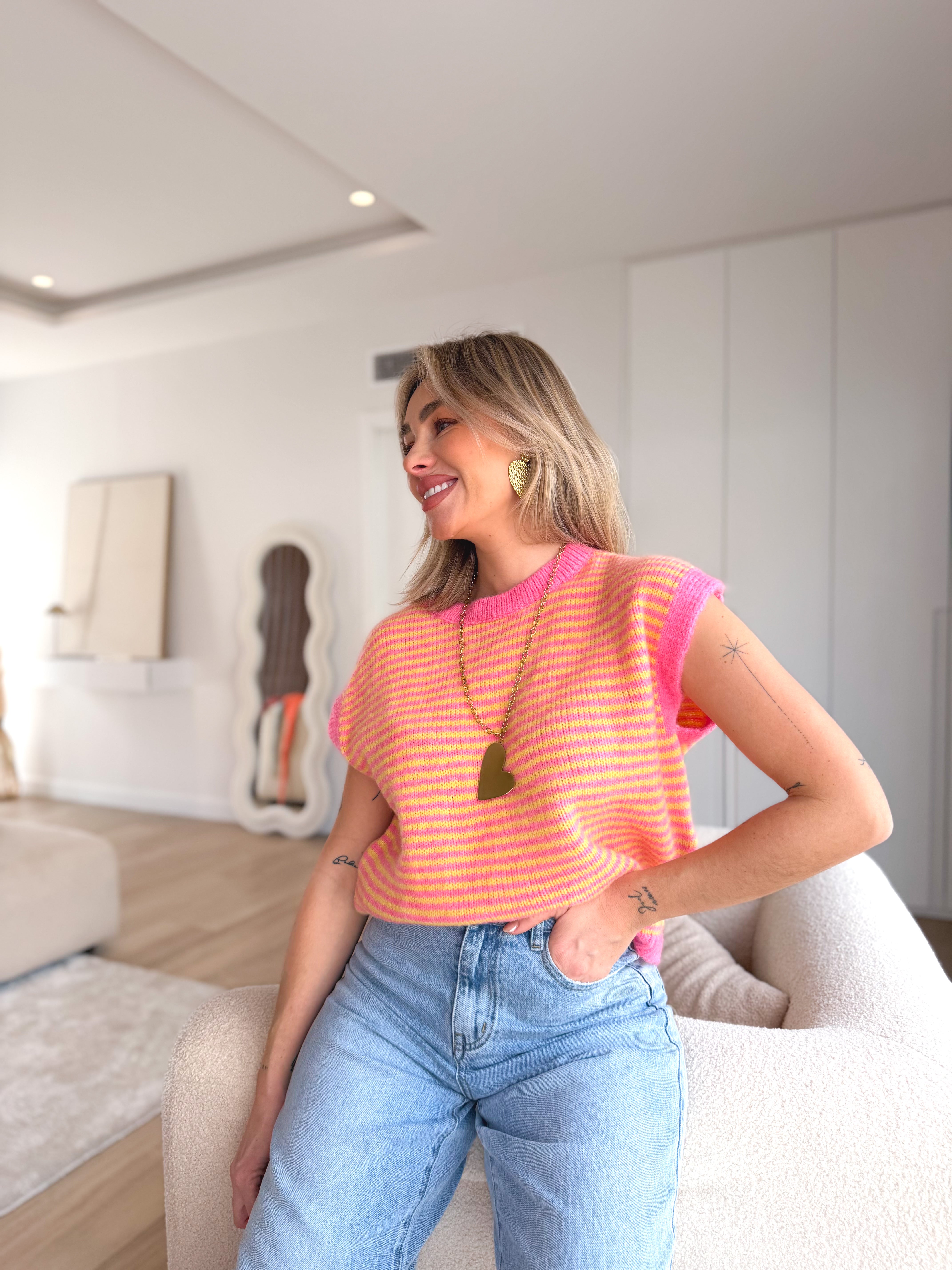 Suéter sin mangas rosa