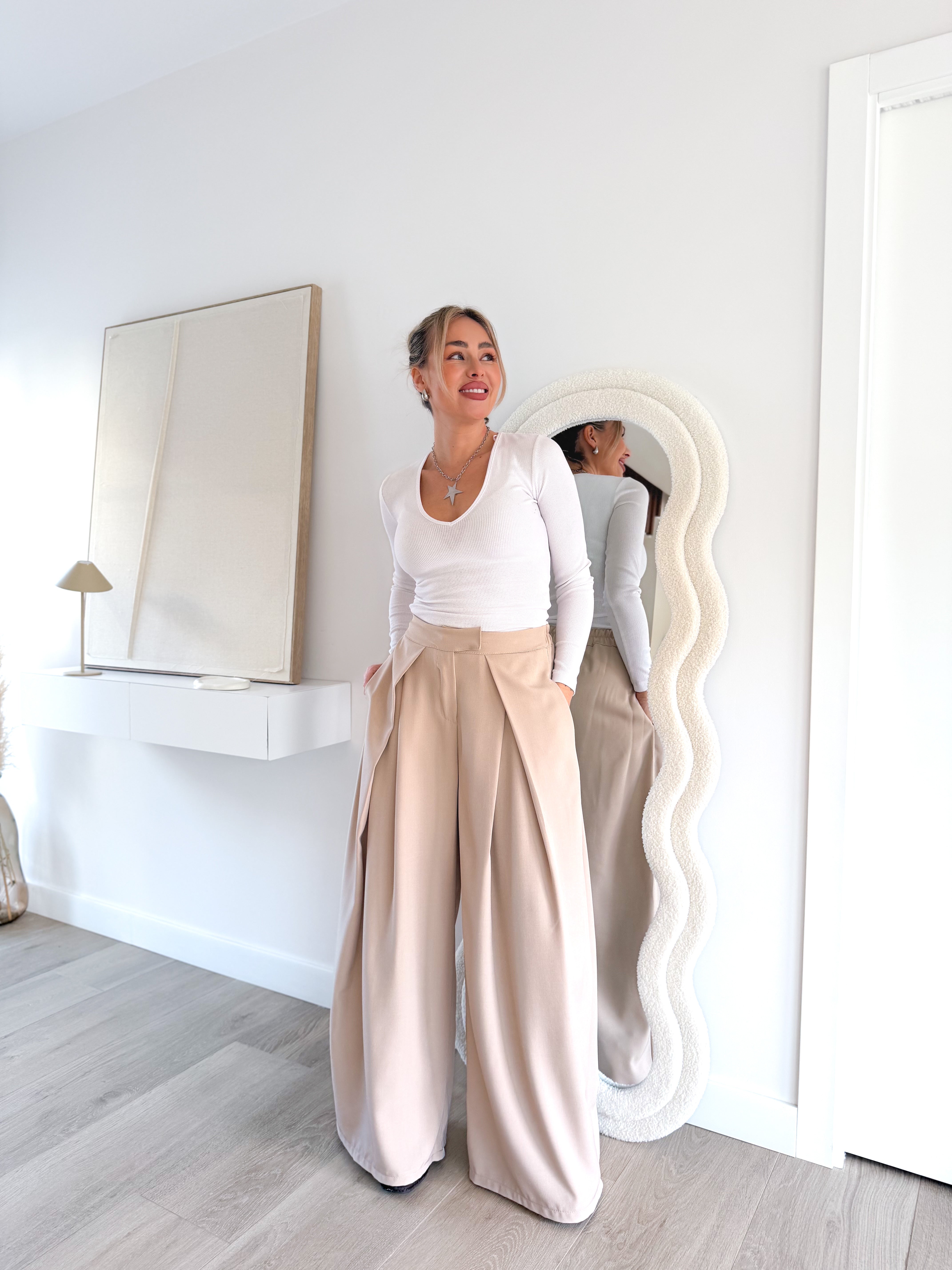 Pantalón barrell pliegues beige
