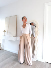 Pantalón barrell pliegues beige